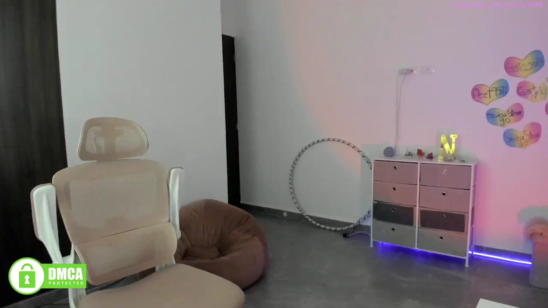 Gallery image thumbnail from MiauuB's myfreecams stream on, 10/06/2025, 05:06 image 12 of 20
