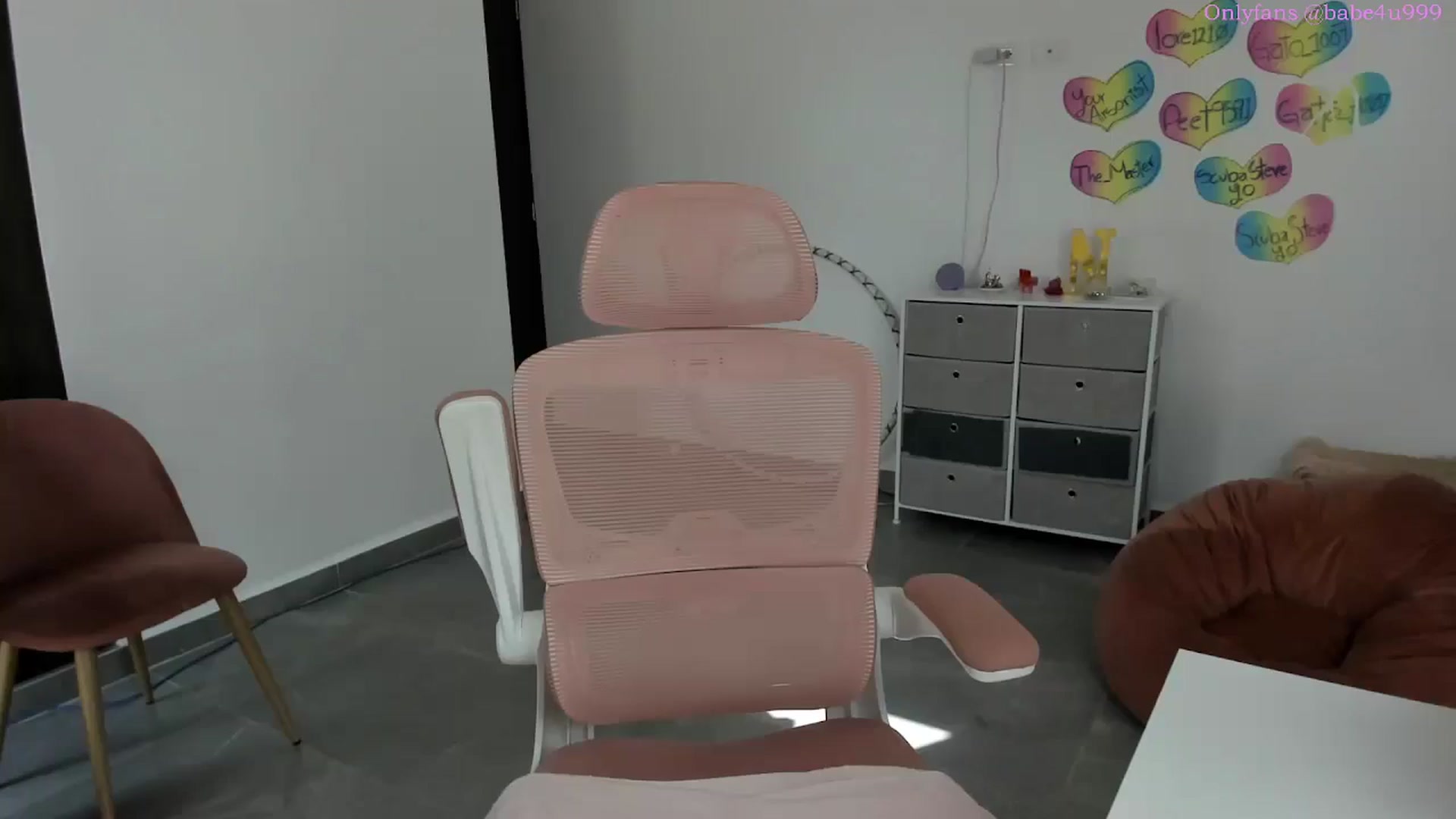 Gallery image thumbnail from MiauuB's myfreecams stream on, 10/19/2025, 20:32 image 13 of 20