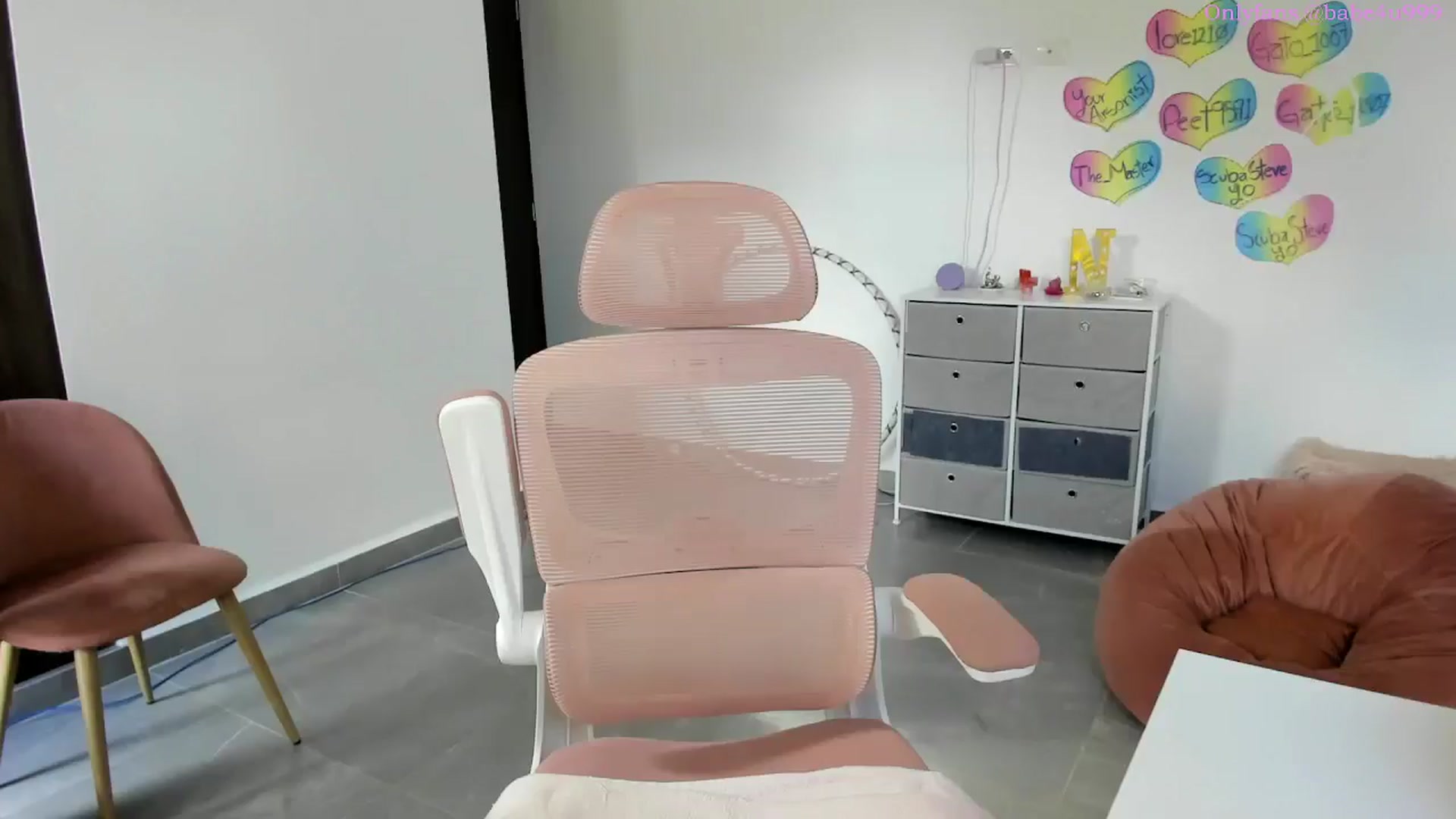 Gallery image thumbnail from MiauuB's myfreecams stream on, 10/19/2025, 20:32 image 11 of 20