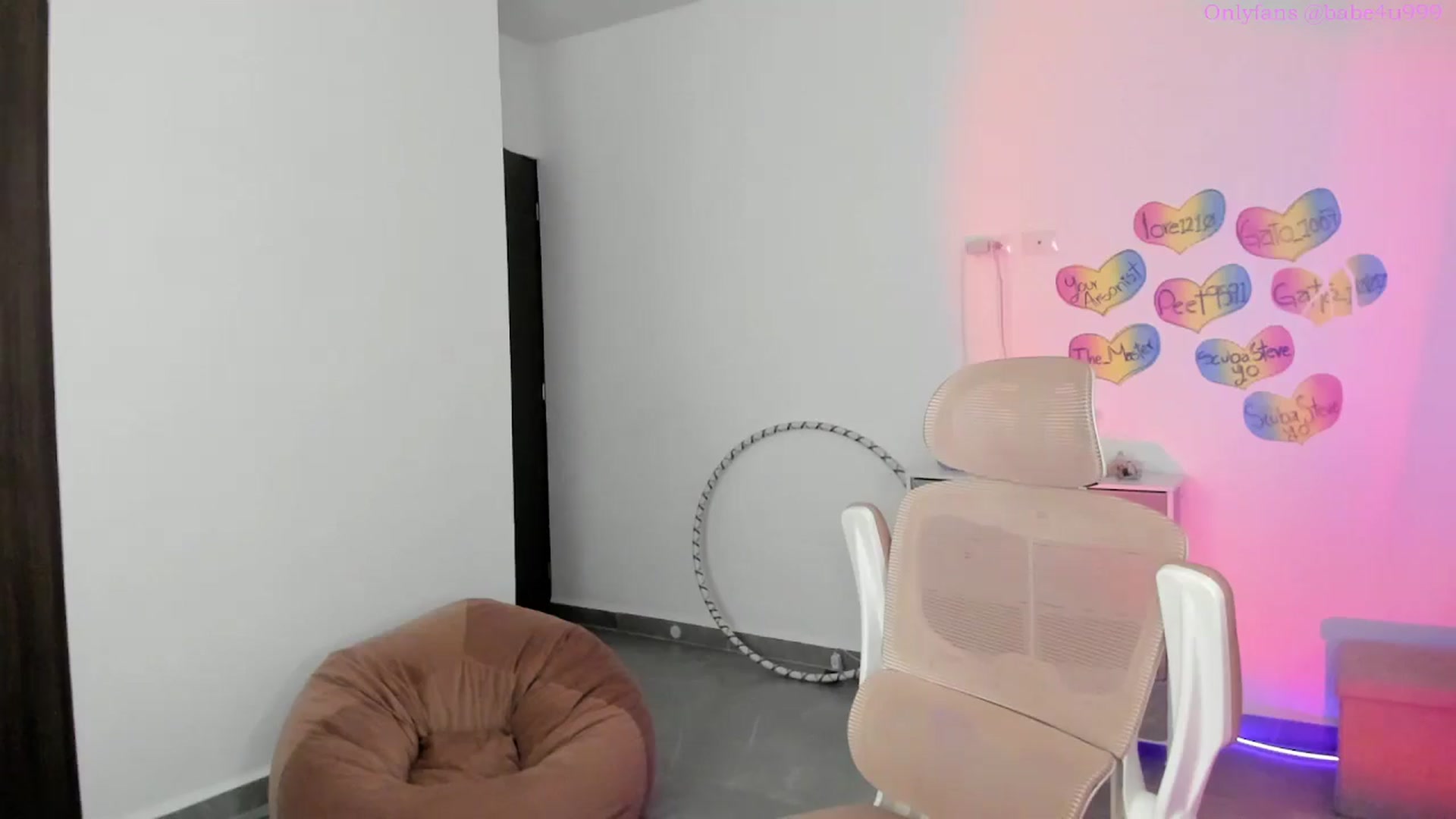 Gallery image thumbnail from MiauuB's myfreecams stream on, 11/03/2025, 06:36 image 10 of 20