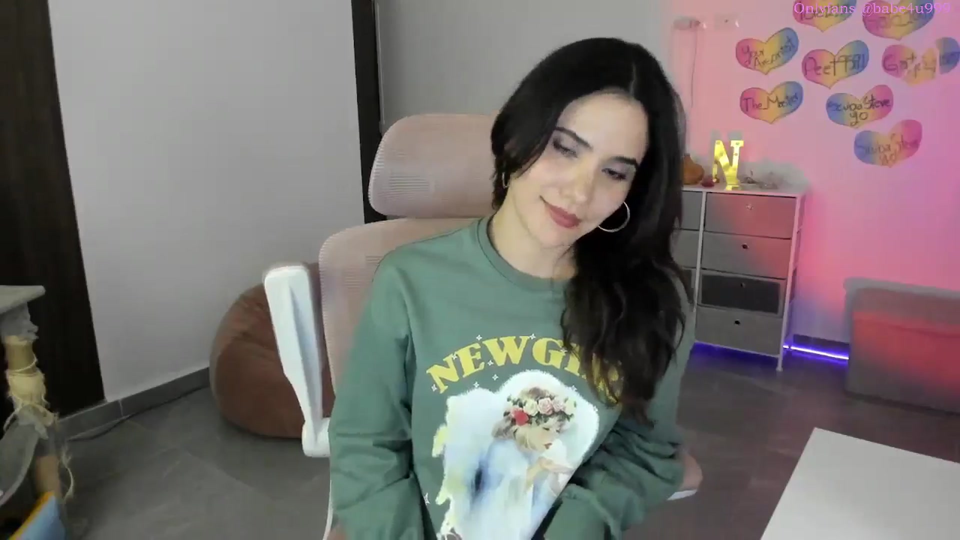 Gallery image thumbnail from MiauuB's myfreecams stream on, 11/09/2025, 24:22 image 16 of 20