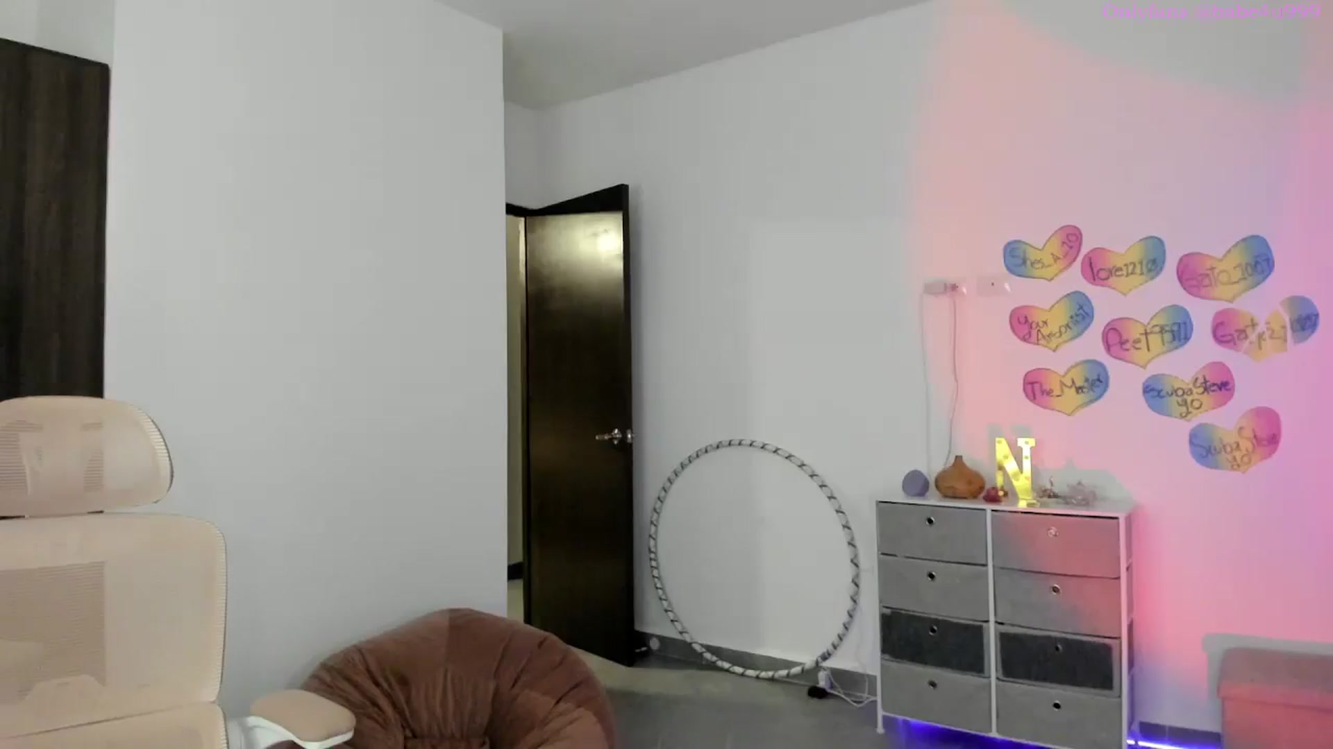Gallery image thumbnail from MiauuB's myfreecams stream on, 11/09/2025, 04:04 image 17 of 20