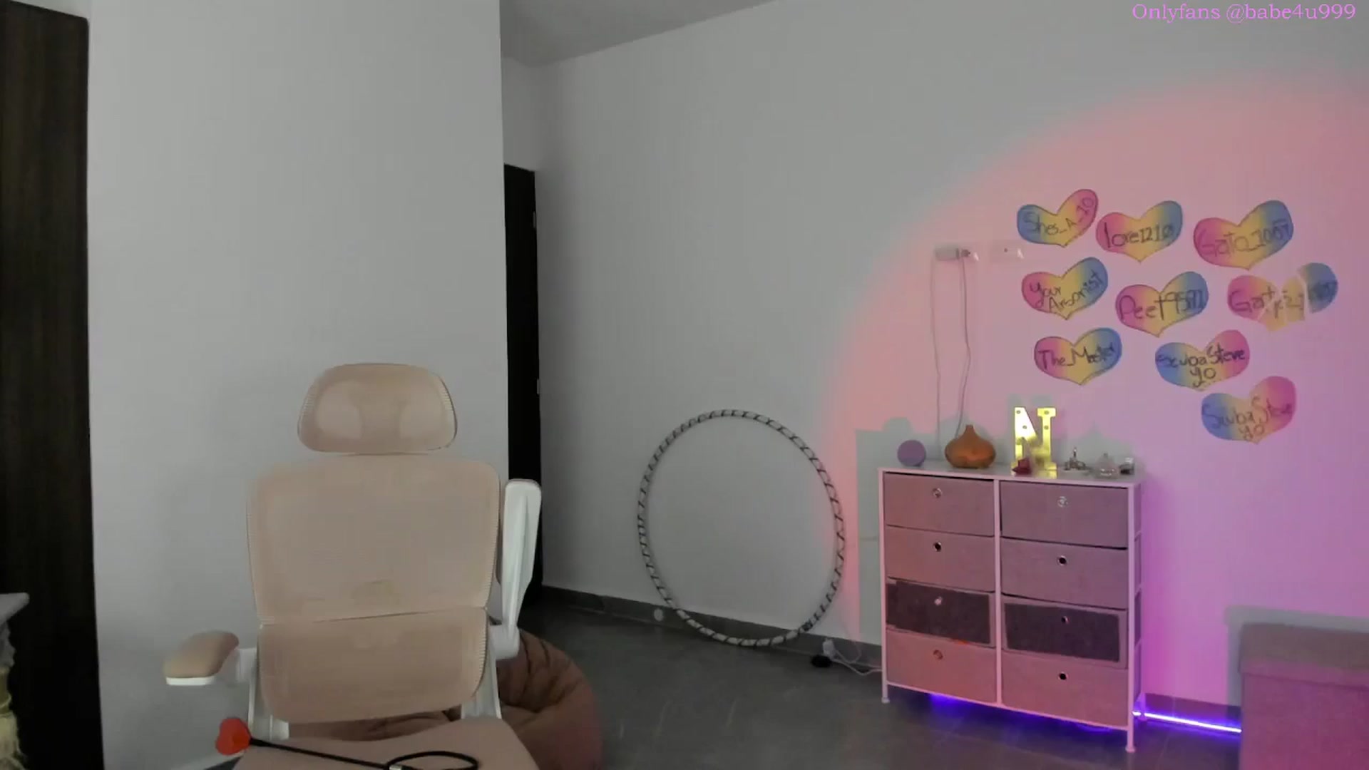 Gallery image thumbnail from MiauuB's myfreecams stream on, 11/15/2025, 04:32 image 15 of 20