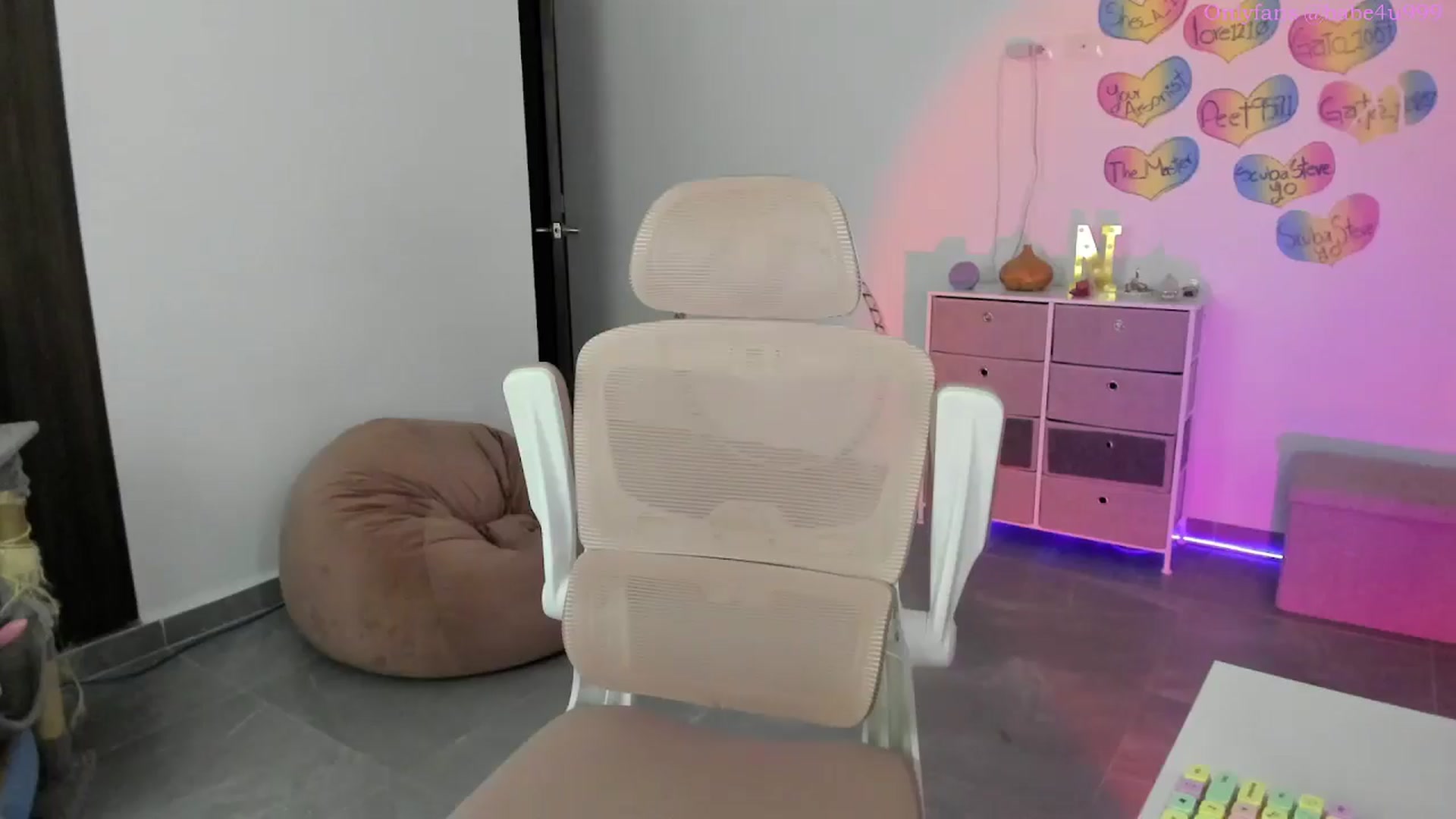 Gallery image thumbnail from MiauuB's myfreecams stream on, 11/15/2025, 04:32 image 5 of 20