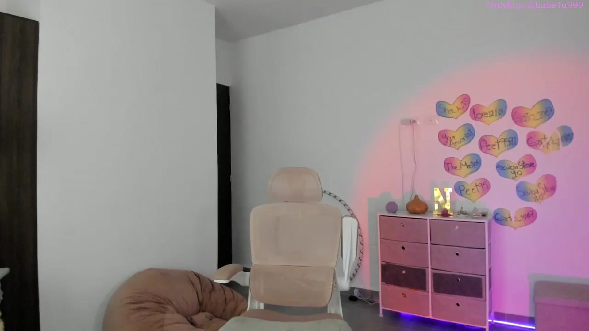 Gallery image thumbnail from MiauuB's myfreecams stream on, 11/15/2025, 05:11 image 15 of 20