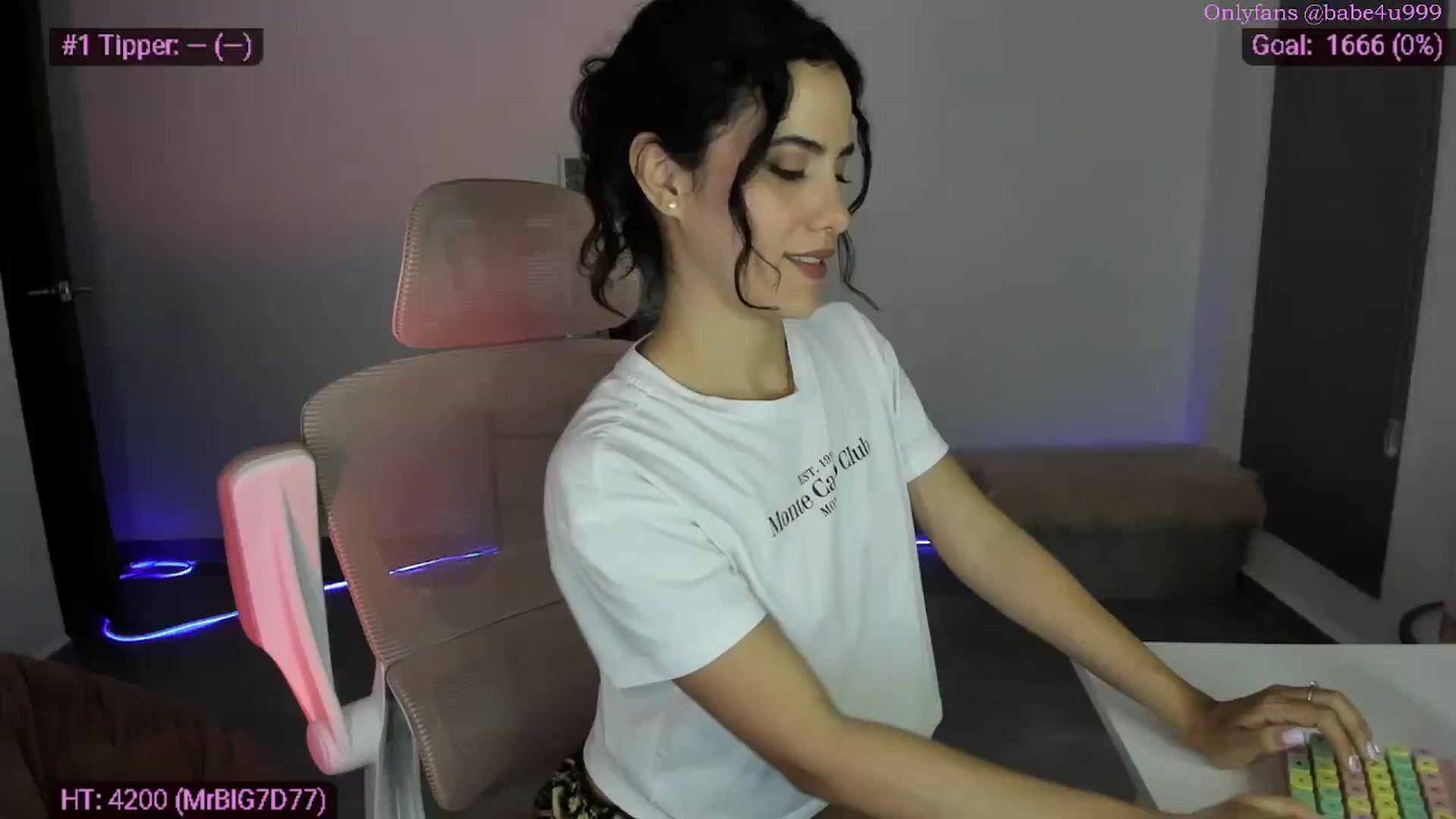 Gallery image thumbnail from MiauuB's myfreecams stream on, 04/14/2026, 03:21 image 1 of 20