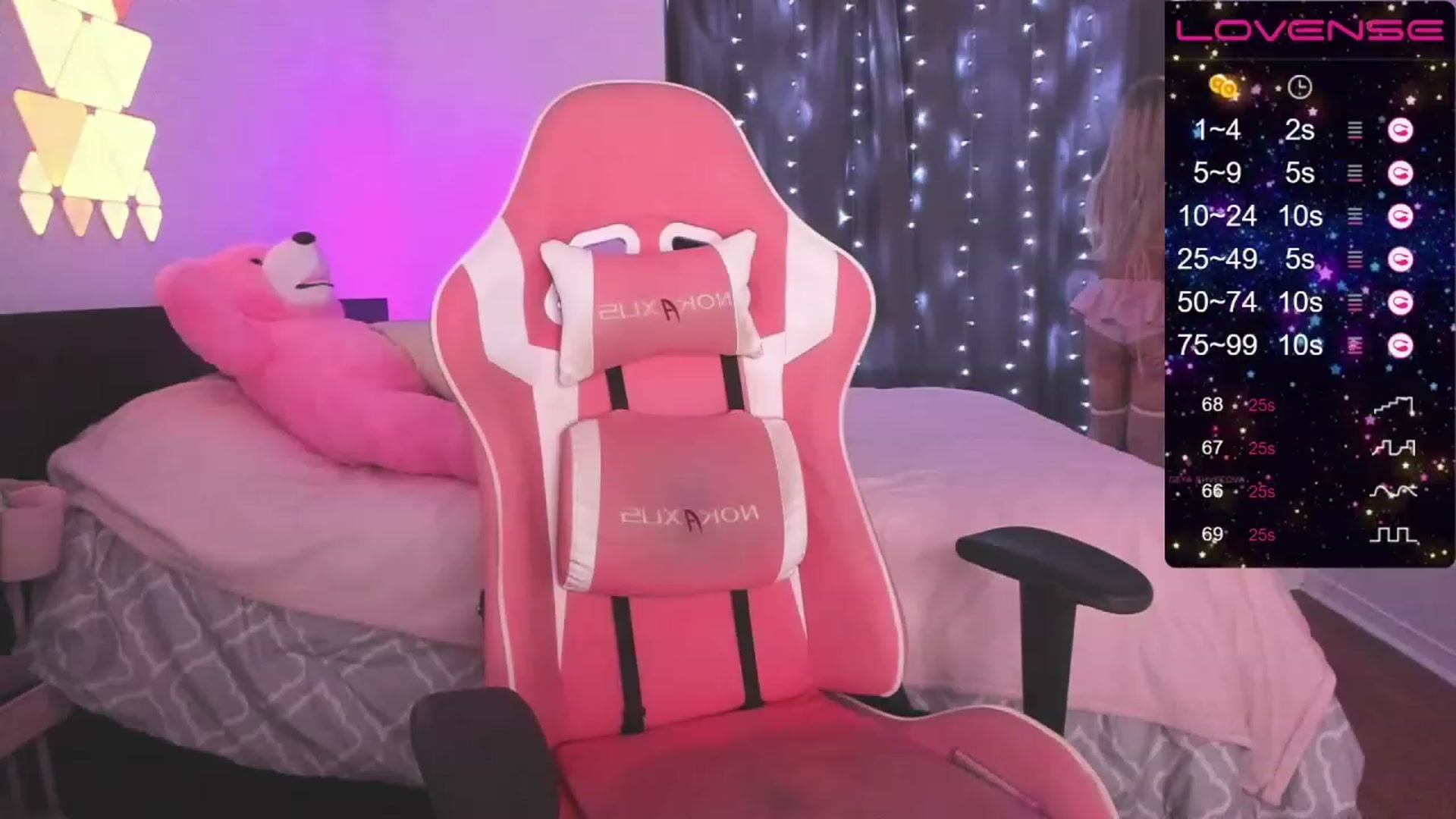 Gallery image thumbnail from Miaxxmae's myfreecams stream on, 11/25/2022, 18:04 image 11 of 20