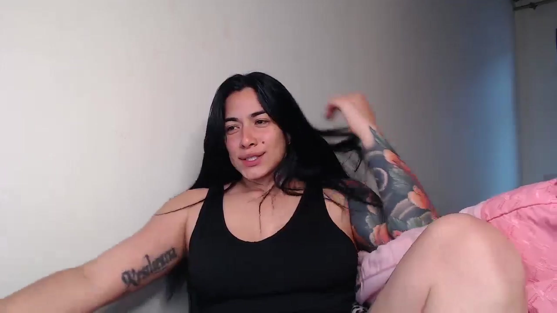 Gallery image thumbnail from MichellRay's myfreecams stream on, 02/19/2026, 20:12 image 17 of 20