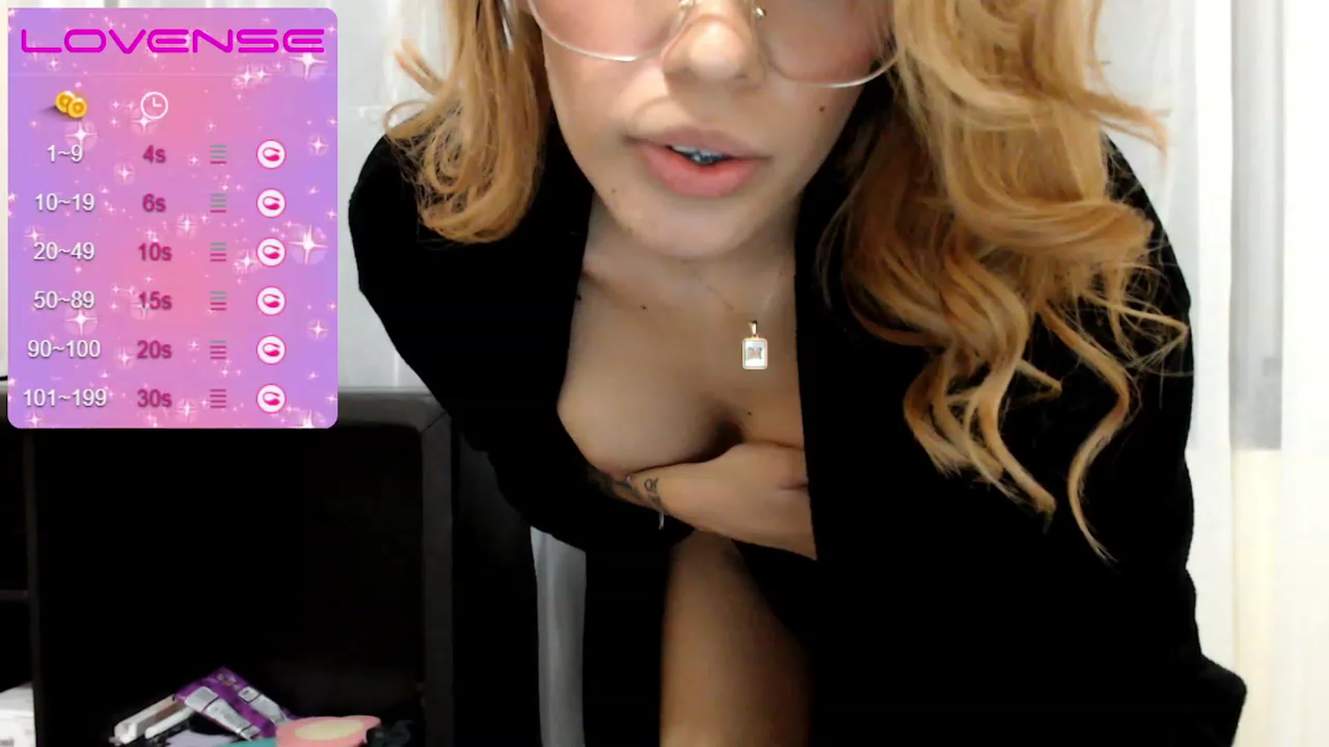 Gallery image thumbnail from MichelleFerry's myfreecams stream on, 11/19/2022, 09:10 image 10 of 20