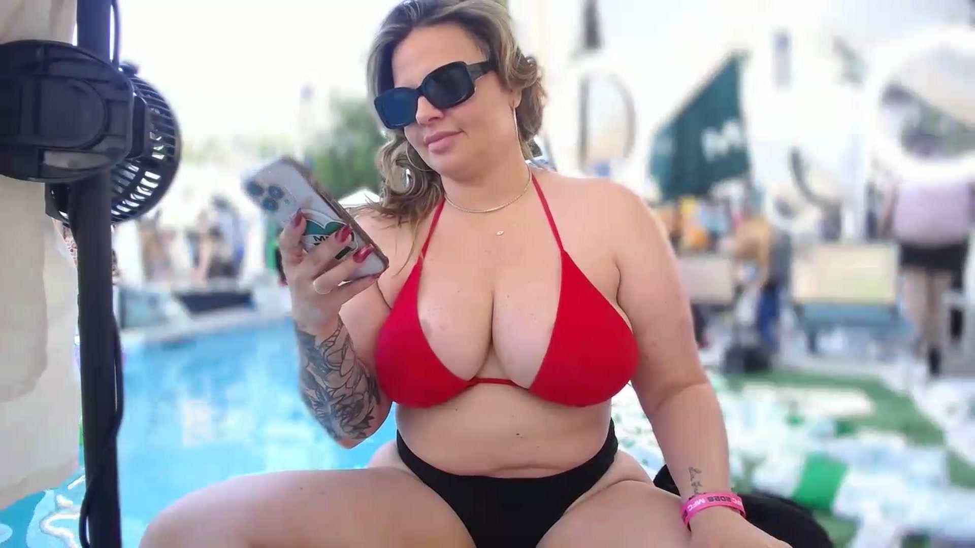 Gallery image thumbnail from MichelleMadz's myfreecams stream on, 05/20/2026, 01:05 image 20 of 20