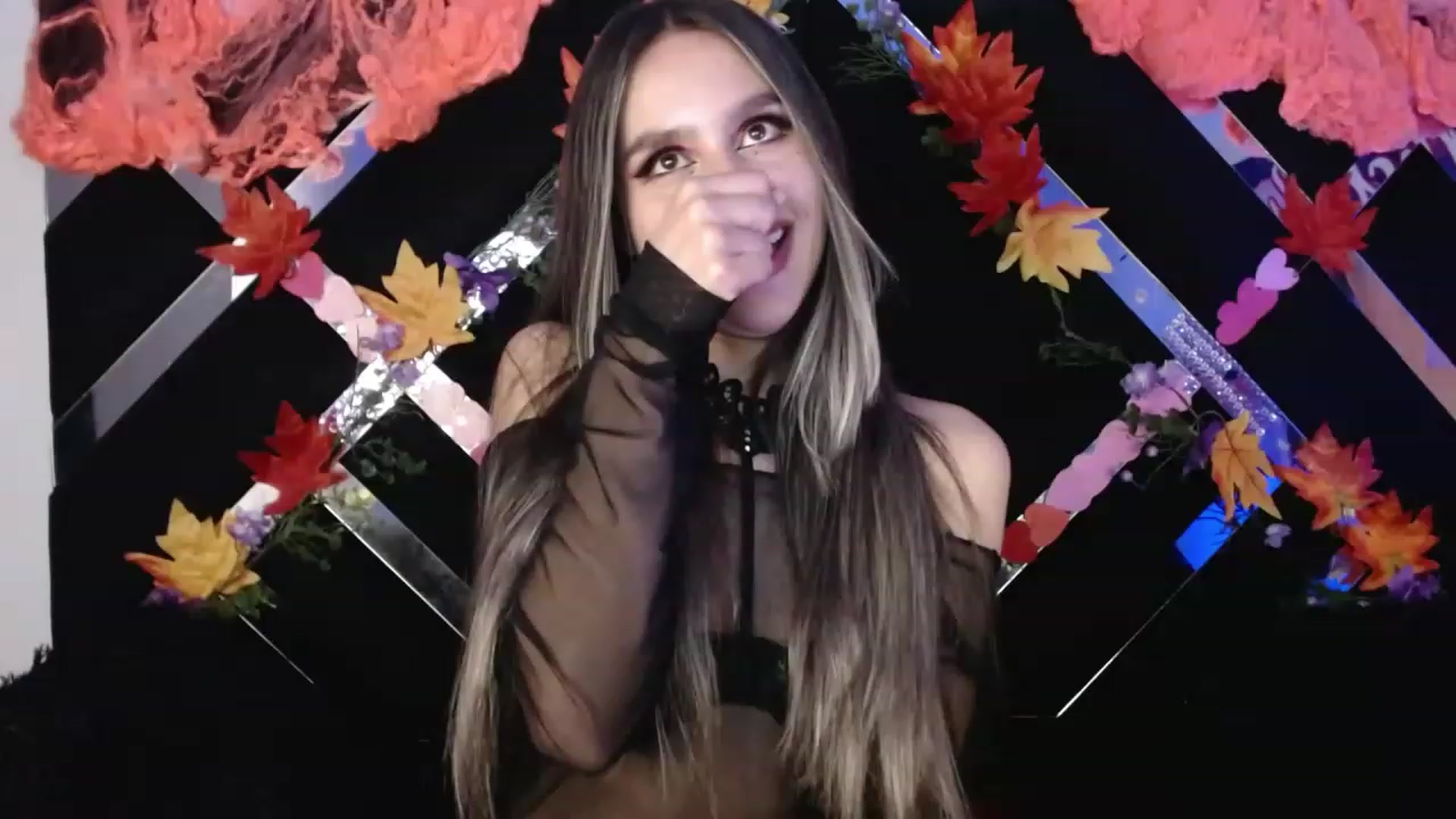 Gallery image thumbnail from Michellkurt's myfreecams stream on, 11/19/2022, 06:33 image 14 of 20