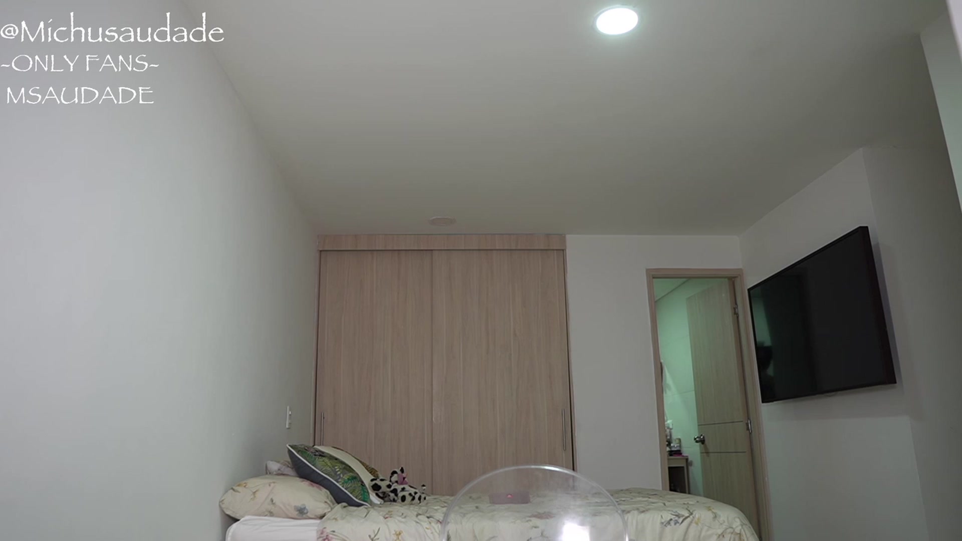 Gallery image thumbnail from Michusaudade's myfreecams stream on, 12/19/2022, 23:22 image 8 of 20
