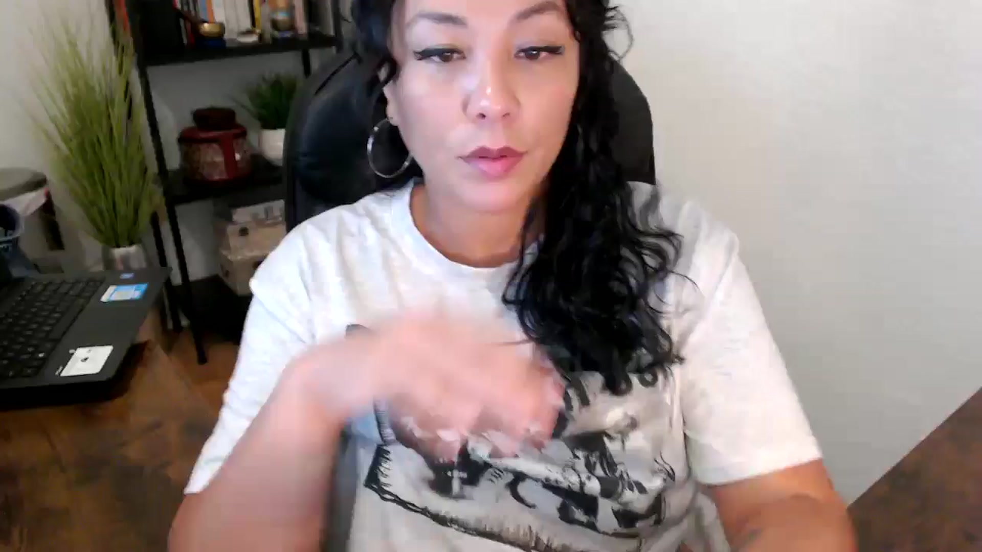 Gallery image thumbnail from MickaylaMinx's myfreecams stream on, 09/13/2024, 17:51 image 18 of 20