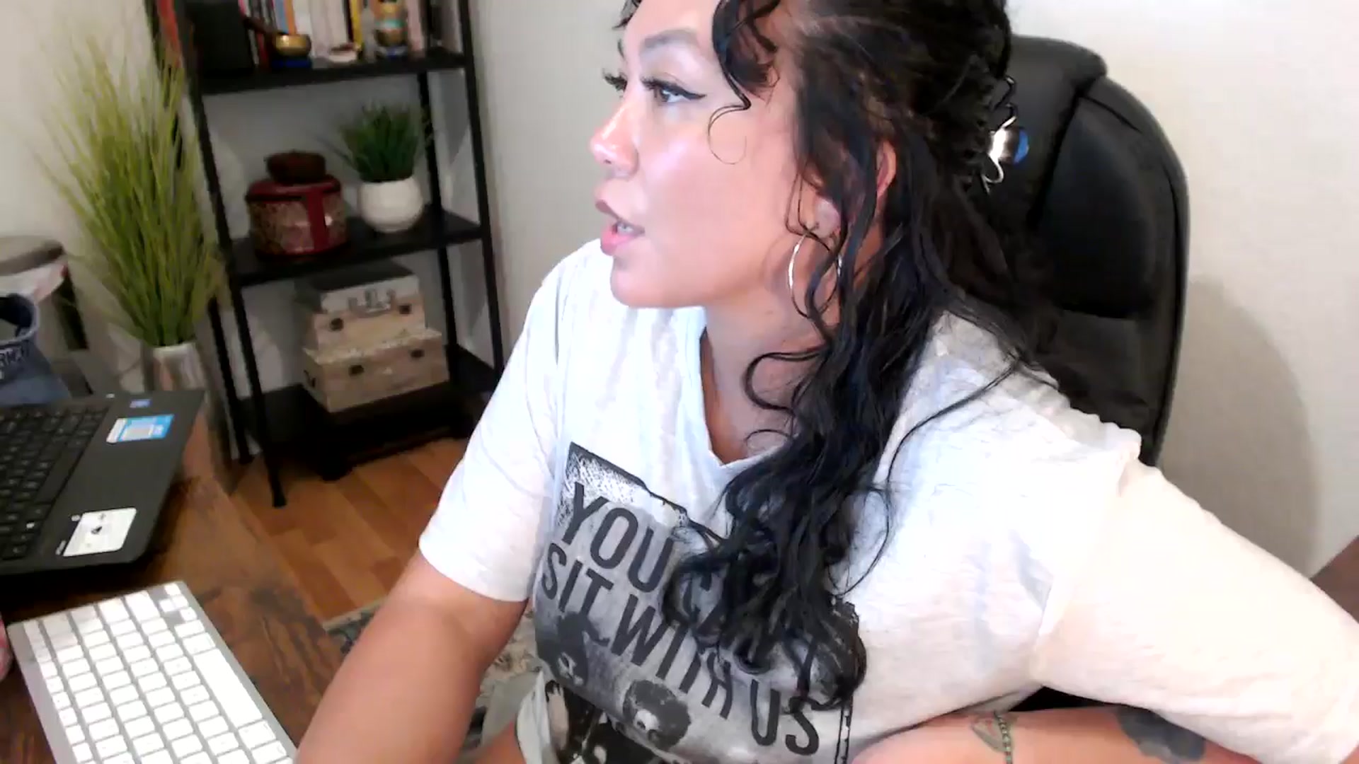 Gallery image thumbnail from MickaylaMinx's myfreecams stream on, 09/13/2024, 21:43 image 3 of 20