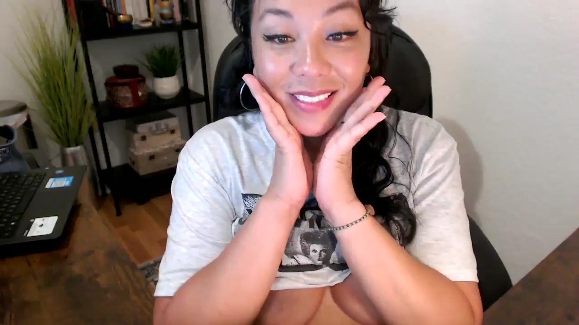 Gallery image thumbnail from MickaylaMinx's myfreecams stream on, 09/13/2024, 21:43 image 9 of 20
