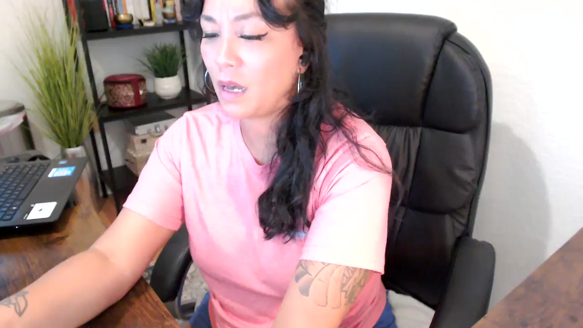 Gallery image thumbnail from MickaylaMinx's myfreecams stream on, 09/16/2024, 15:49 image 7 of 20