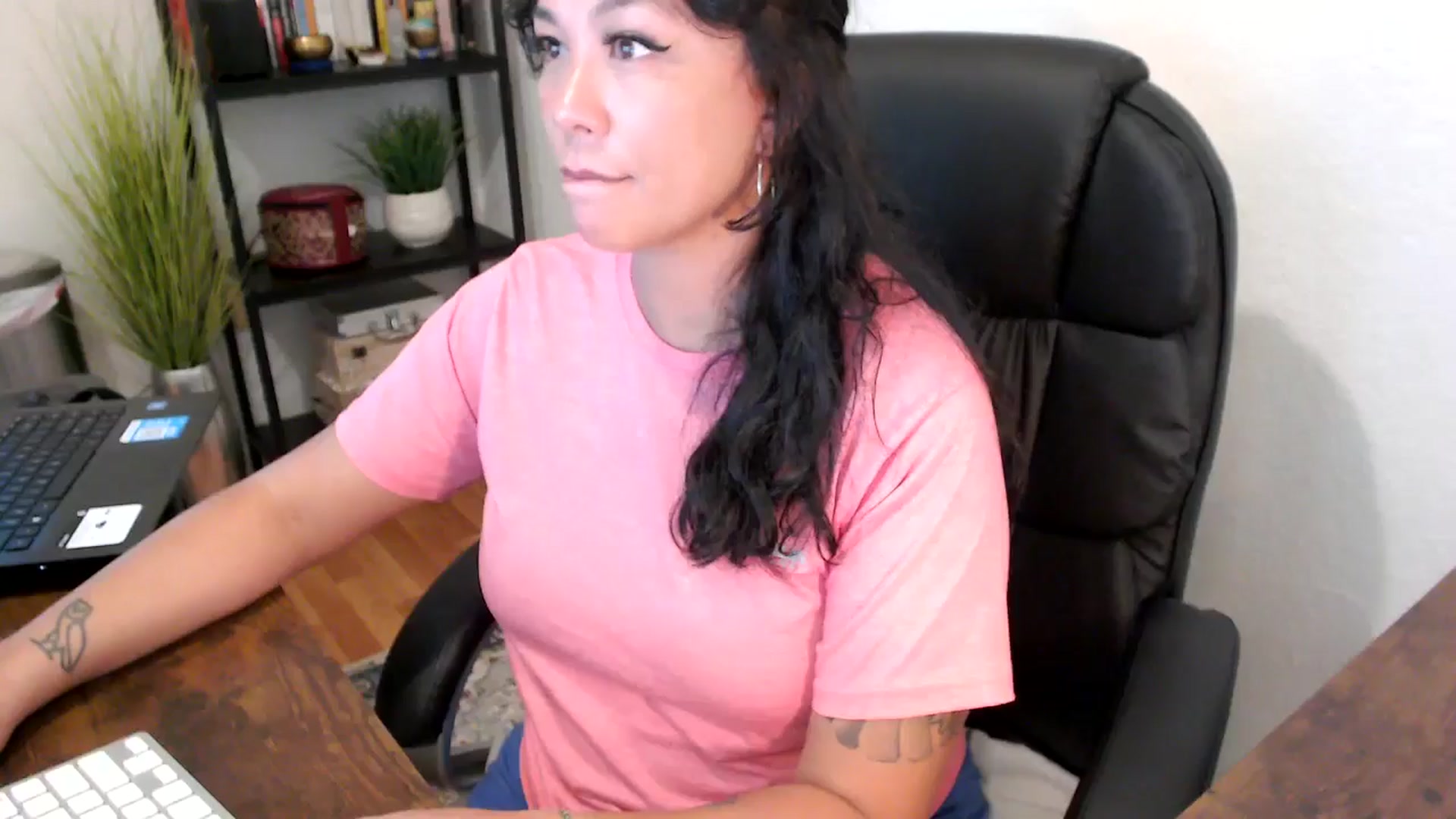 Gallery image thumbnail from MickaylaMinx's myfreecams stream on, 09/16/2024, 15:49 image 1 of 20