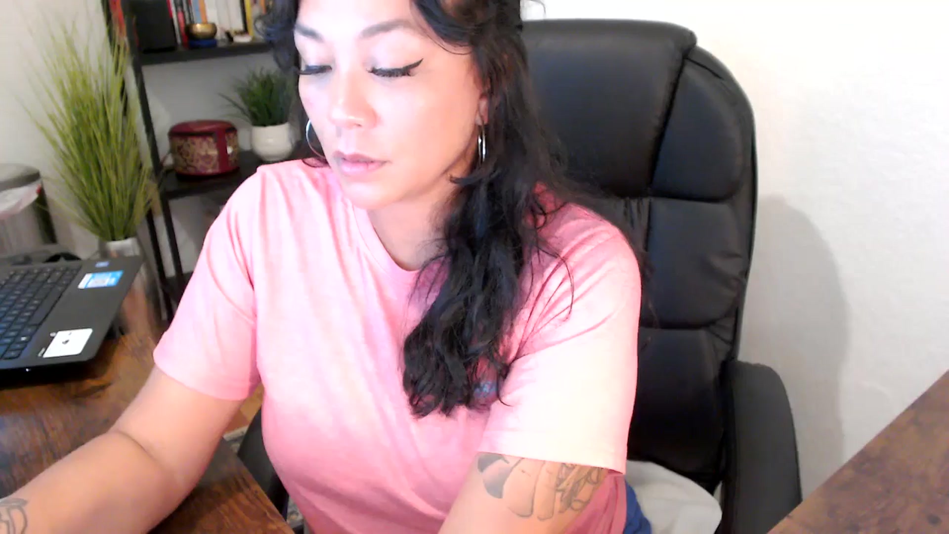 Gallery image thumbnail from MickaylaMinx's myfreecams stream on, 09/16/2024, 15:49 image 2 of 20