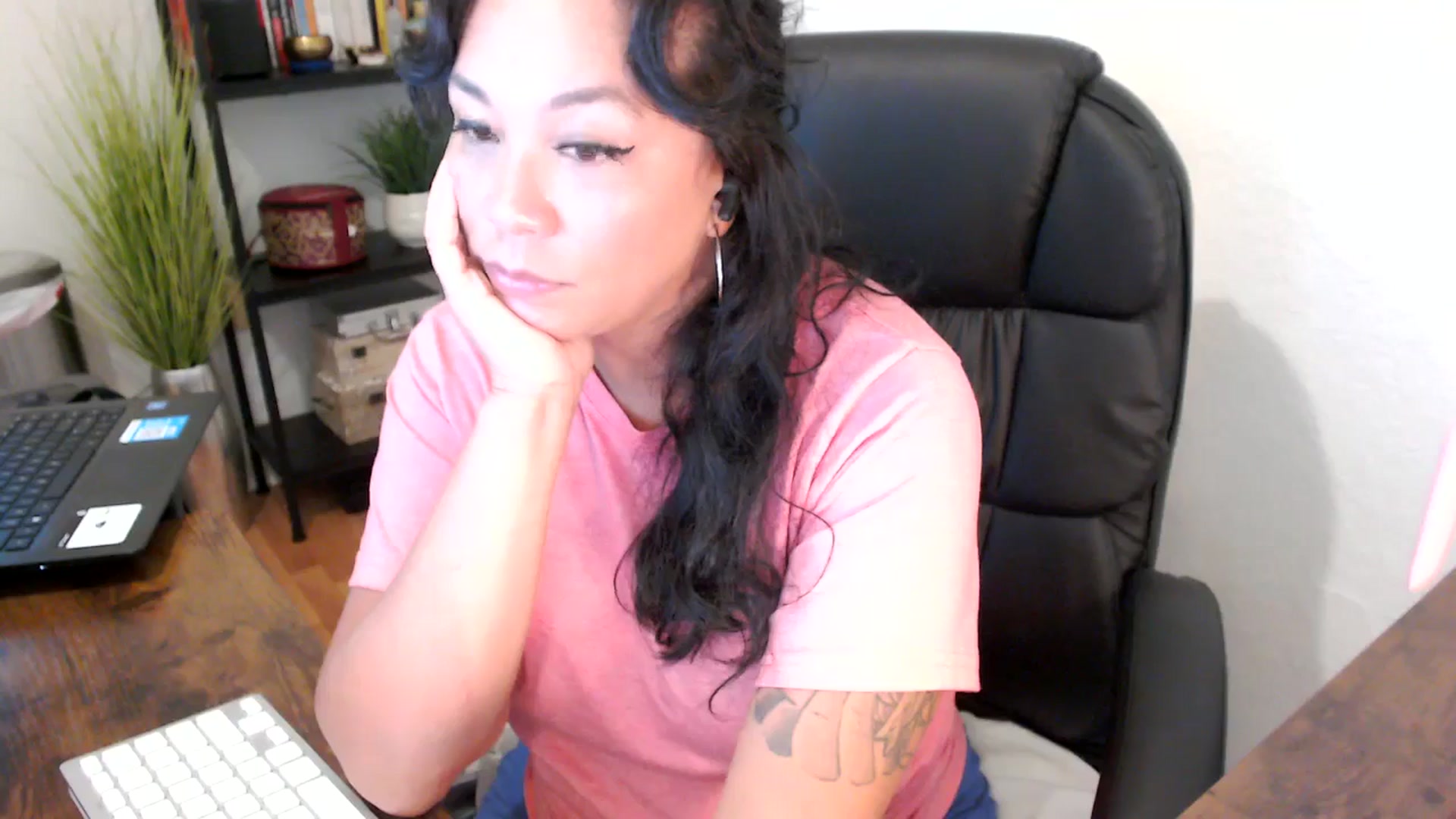 Gallery image thumbnail from MickaylaMinx's myfreecams stream on, 09/16/2024, 15:49 image 10 of 20