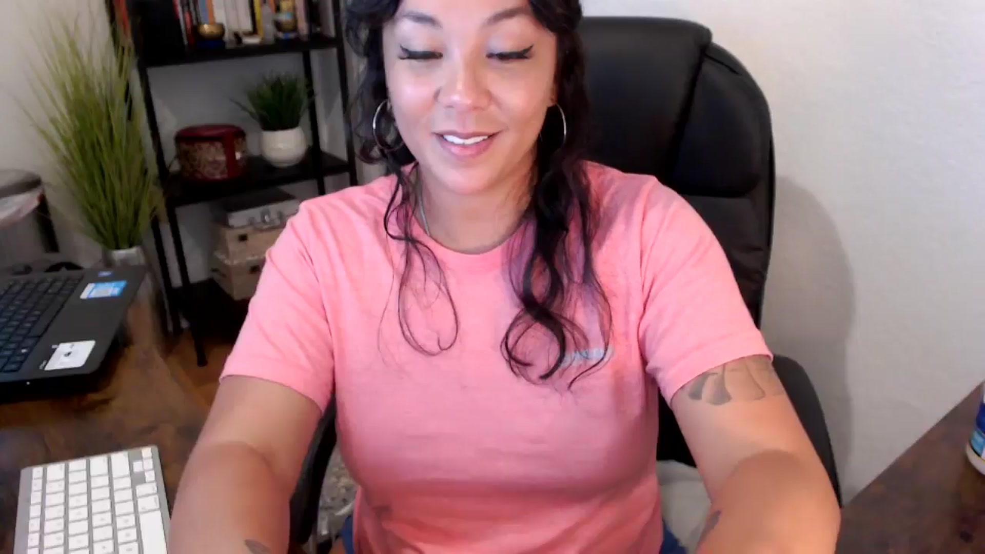 Gallery image thumbnail from MickaylaMinx's myfreecams stream on, 09/16/2024, 17:25 image 13 of 20