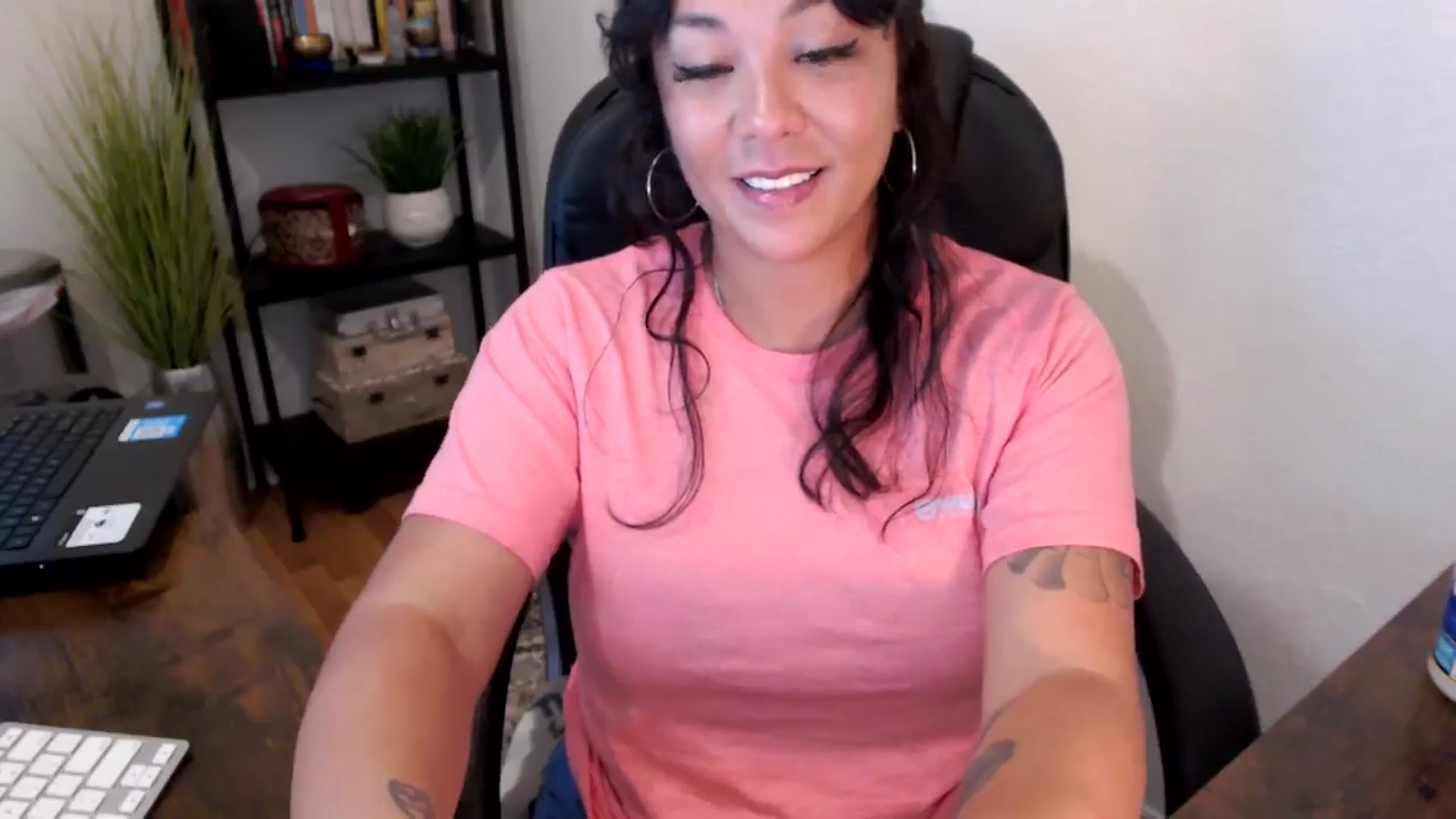 Gallery image thumbnail from MickaylaMinx's myfreecams stream on, 09/16/2024, 17:25 image 10 of 20