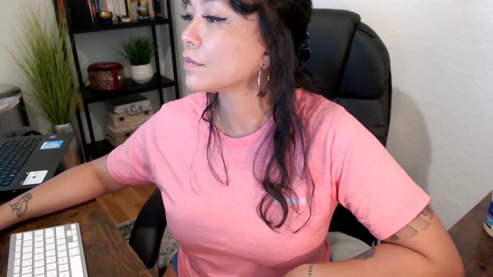 Gallery image thumbnail from MickaylaMinx's myfreecams stream on, 09/16/2024, 17:25 image 14 of 20