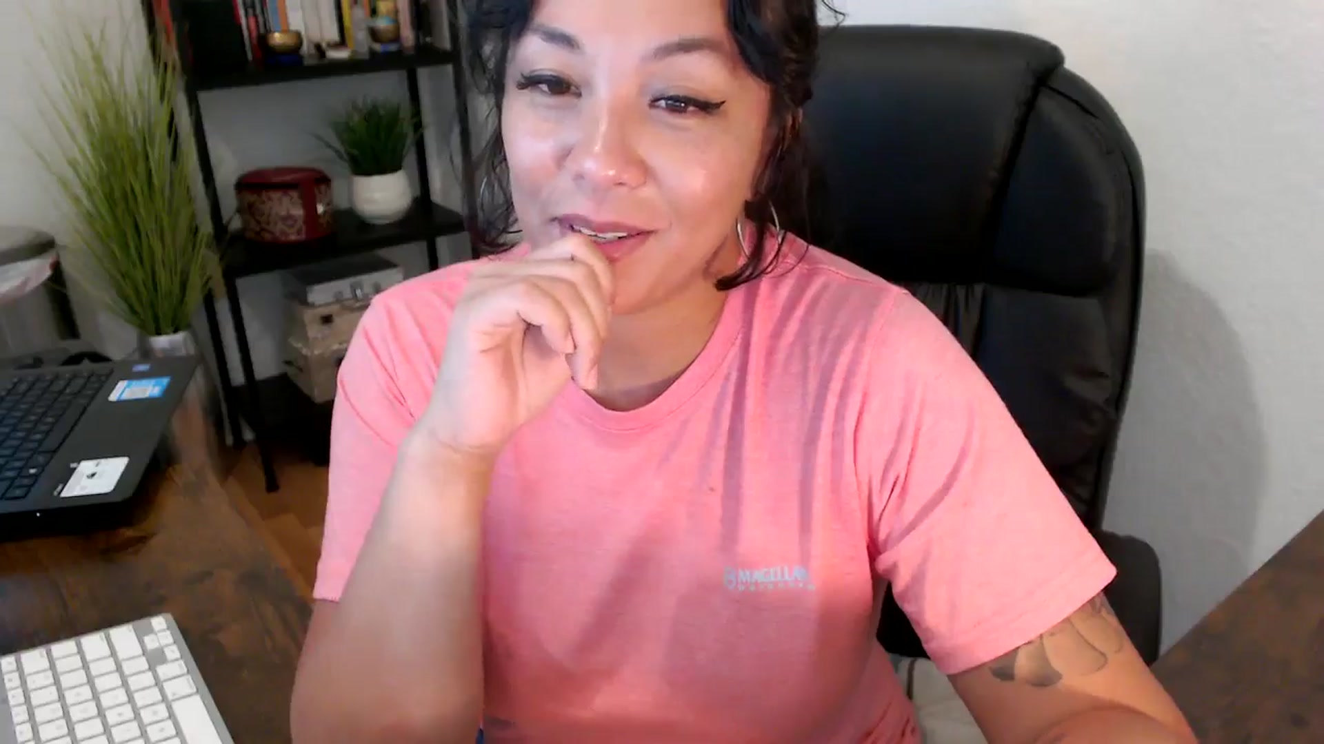 Gallery image thumbnail from MickaylaMinx's myfreecams stream on, 09/16/2024, 19:10 image 16 of 20