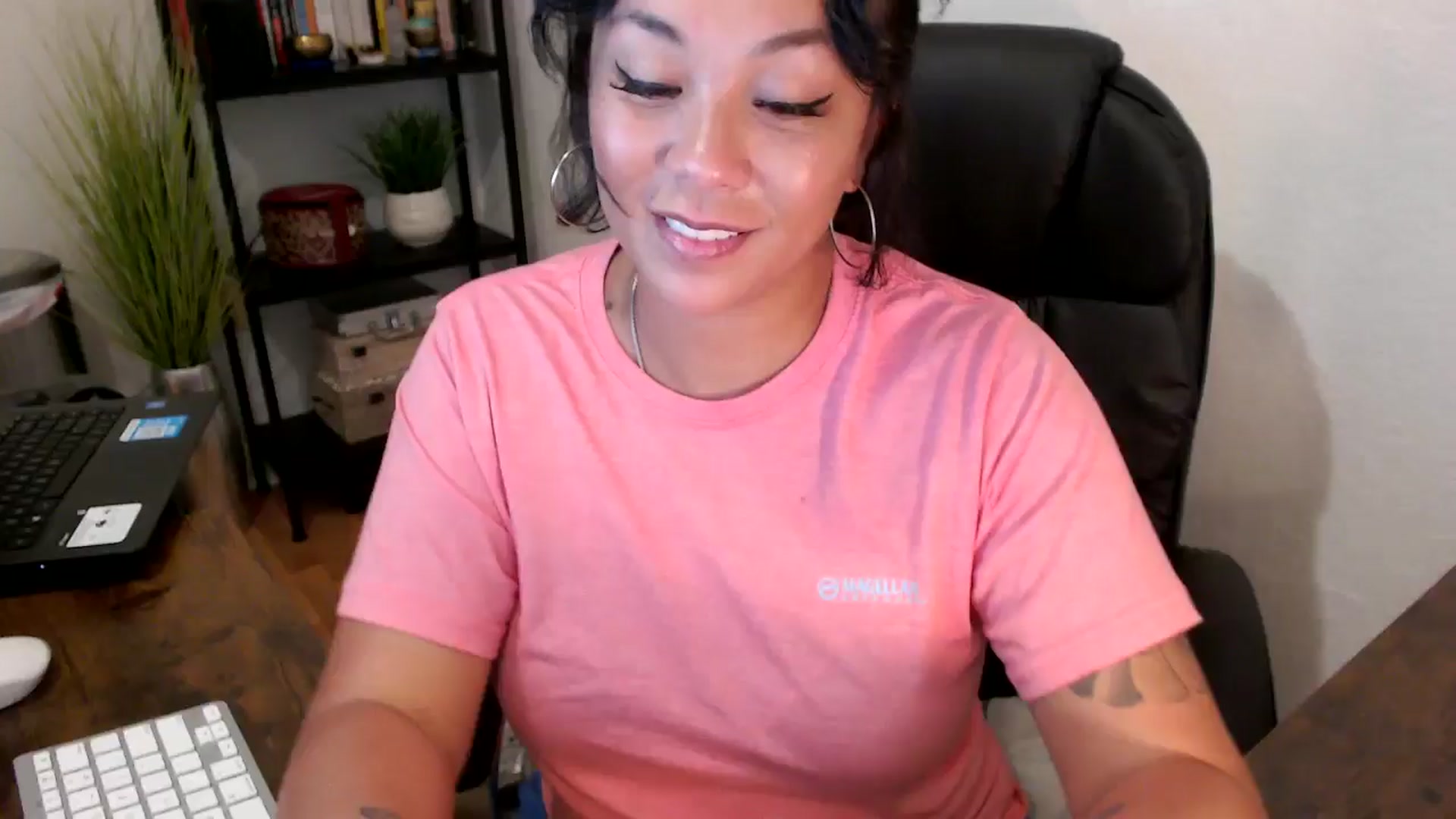 Gallery image thumbnail from MickaylaMinx's myfreecams stream on, 09/17/2024, 04:10 image 1 of 20