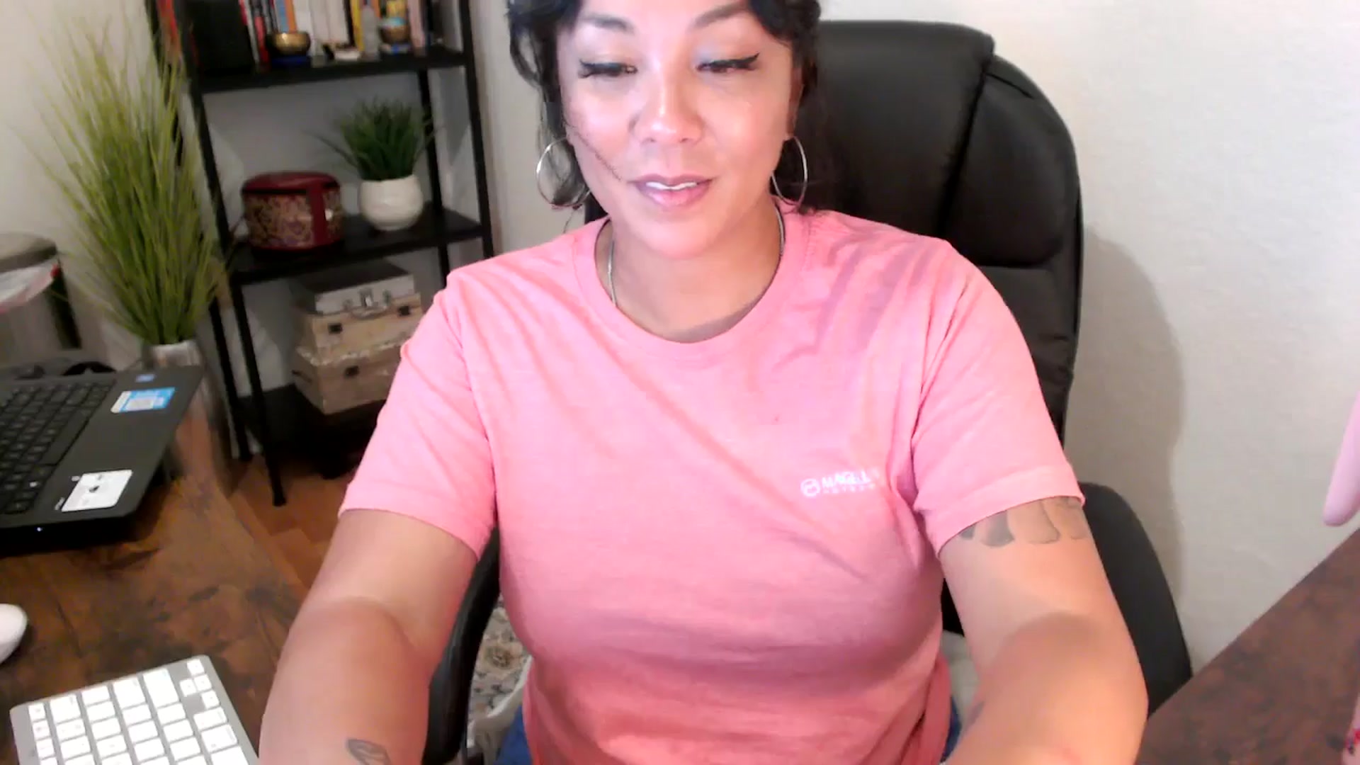Gallery image thumbnail from MickaylaMinx's myfreecams stream on, 09/17/2024, 04:10 image 18 of 20