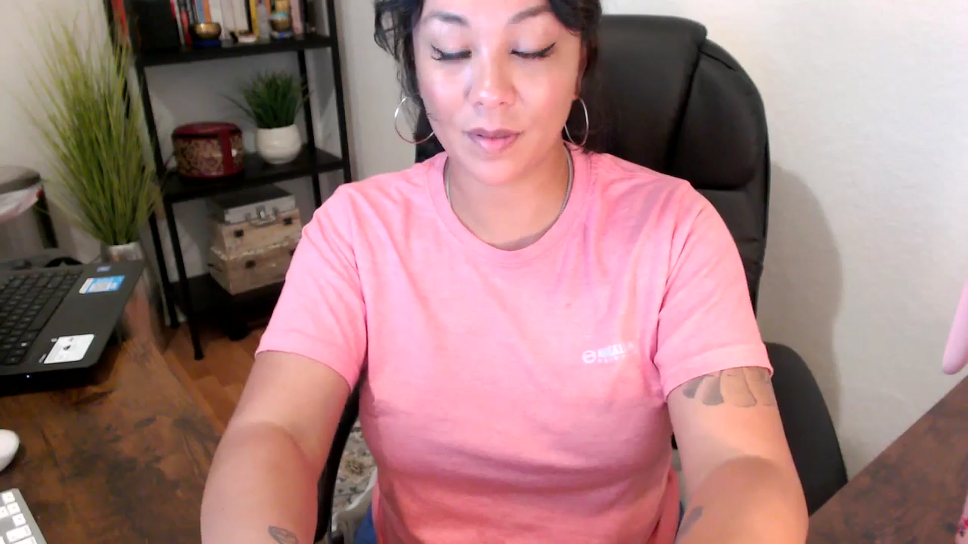 Gallery image thumbnail from MickaylaMinx's myfreecams stream on, 09/17/2024, 04:10 image 20 of 20
