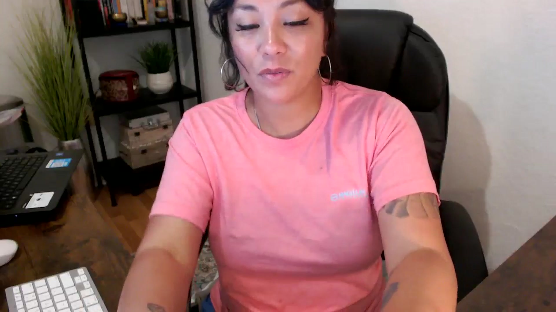 Gallery image thumbnail from MickaylaMinx's myfreecams stream on, 09/17/2024, 04:10 image 4 of 20