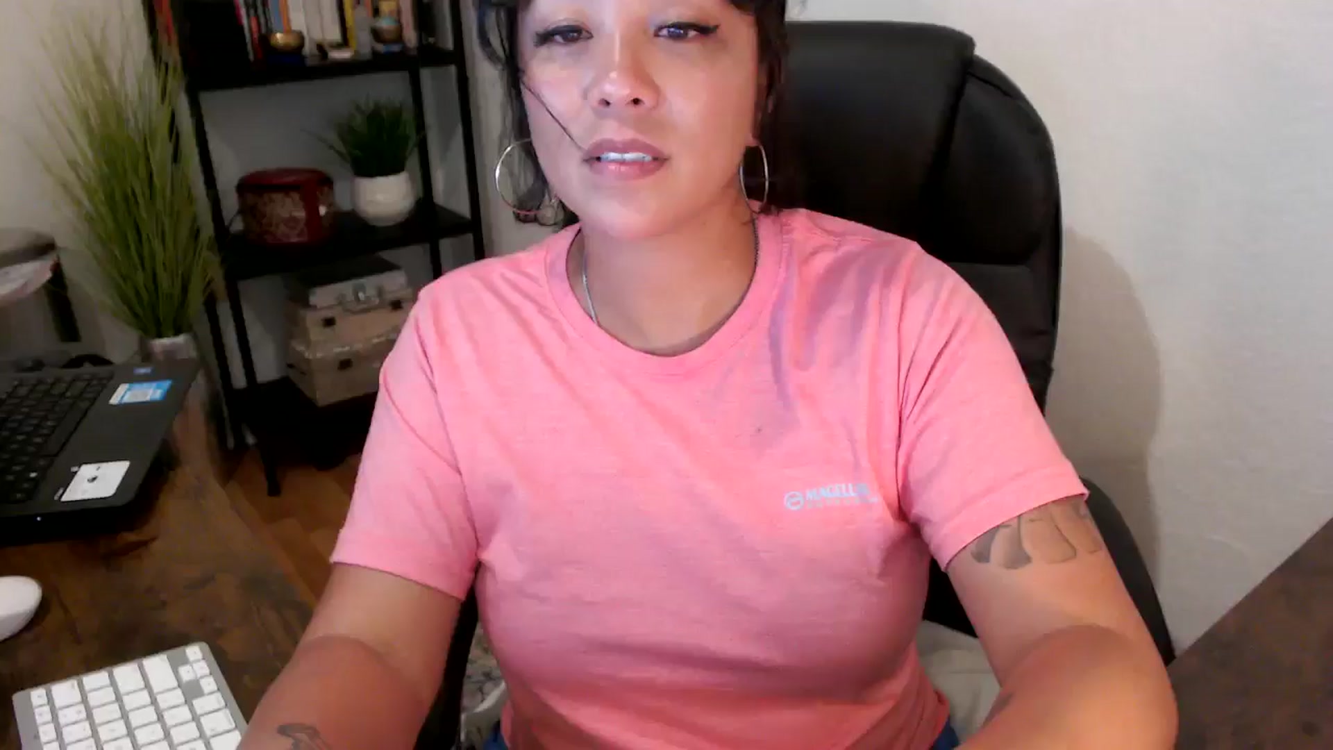 Gallery image thumbnail from MickaylaMinx's myfreecams stream on, 09/17/2024, 04:10 image 6 of 20