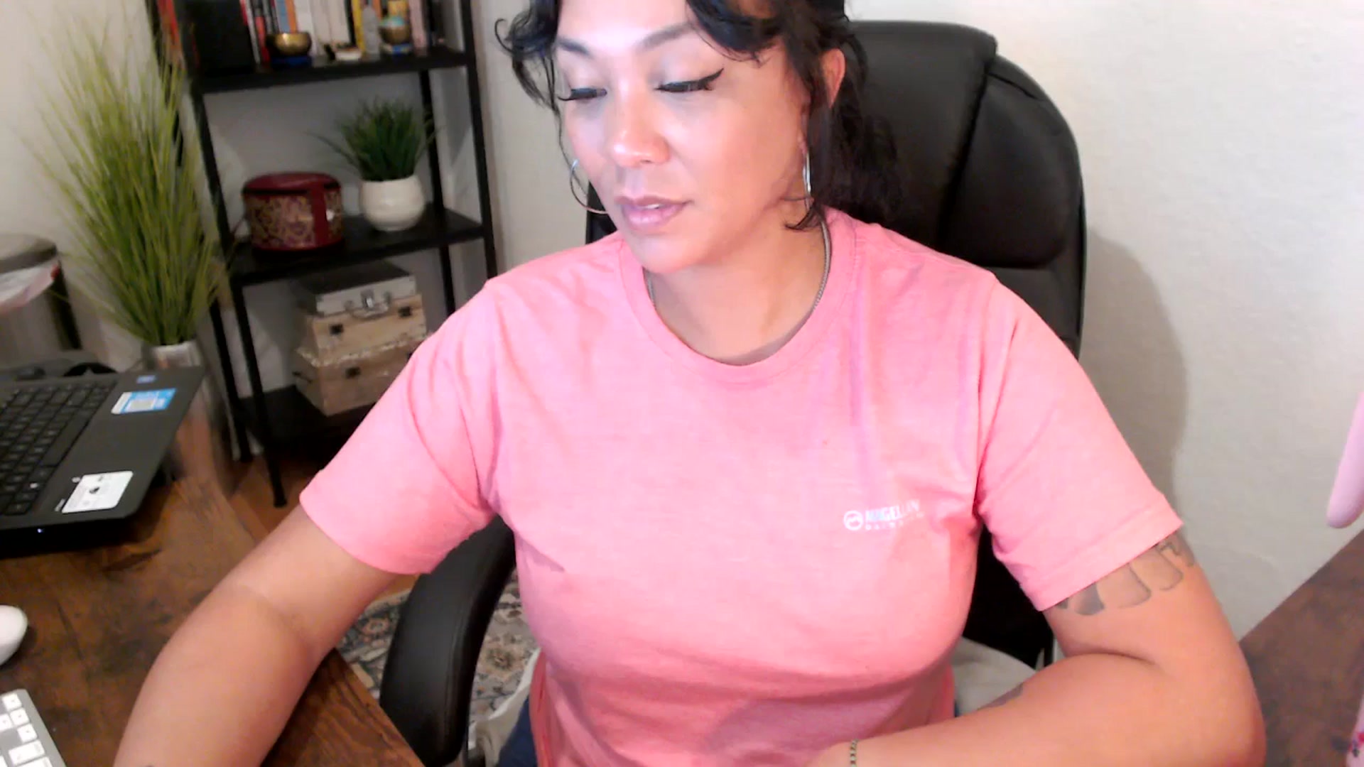Gallery image thumbnail from MickaylaMinx's myfreecams stream on, 09/17/2024, 04:10 image 19 of 20