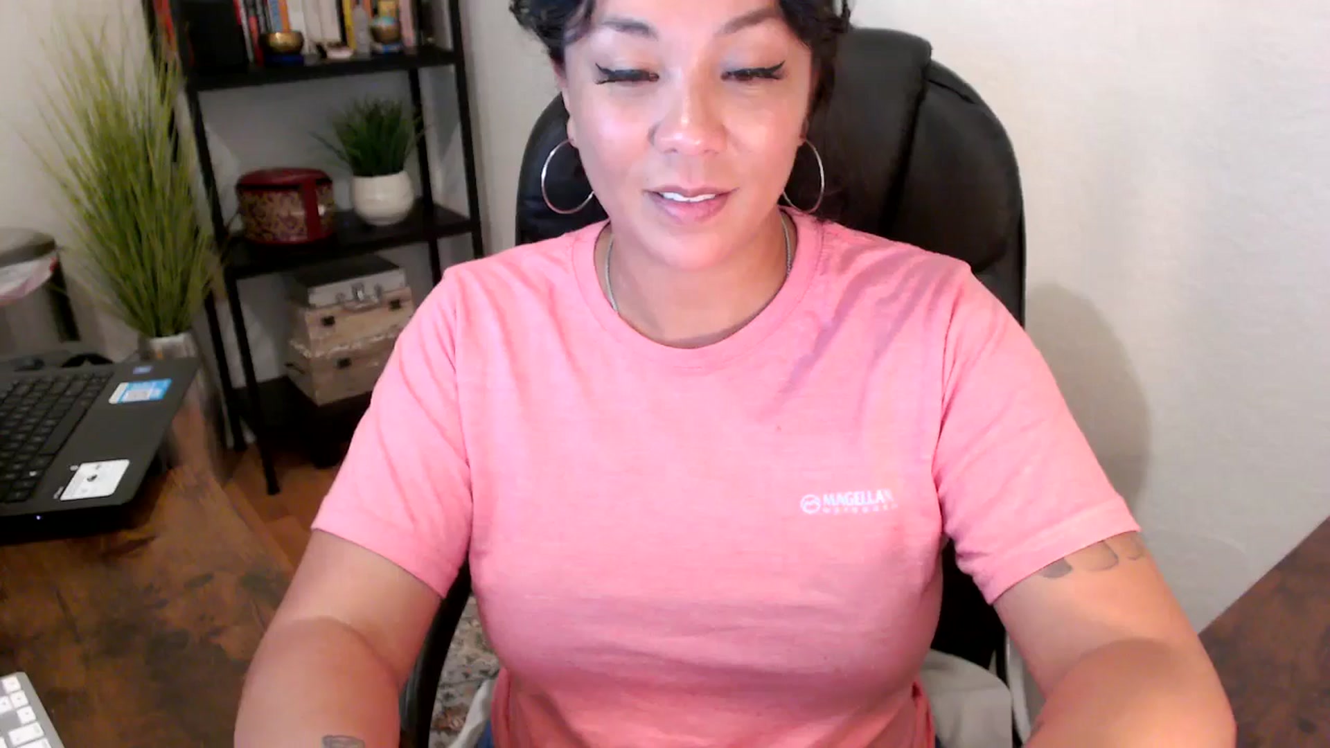 Gallery image thumbnail from MickaylaMinx's myfreecams stream on, 09/17/2024, 05:19 image 16 of 20