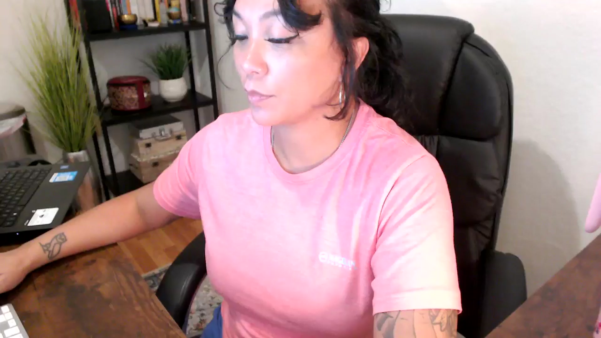 Gallery image thumbnail from MickaylaMinx's myfreecams stream on, 09/17/2024, 05:19 image 1 of 20