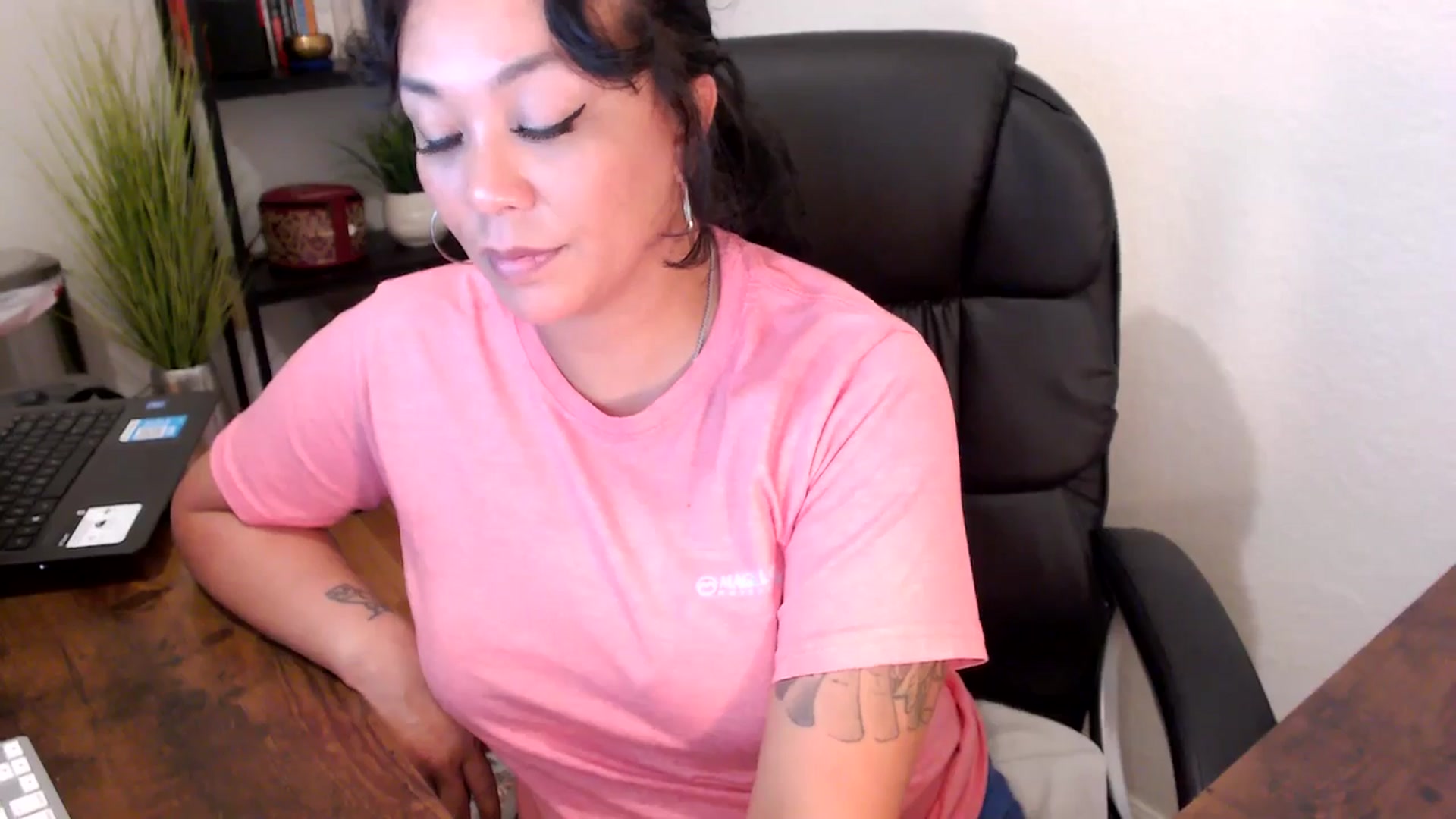 Gallery image thumbnail from MickaylaMinx's myfreecams stream on, 09/17/2024, 05:19 image 18 of 20