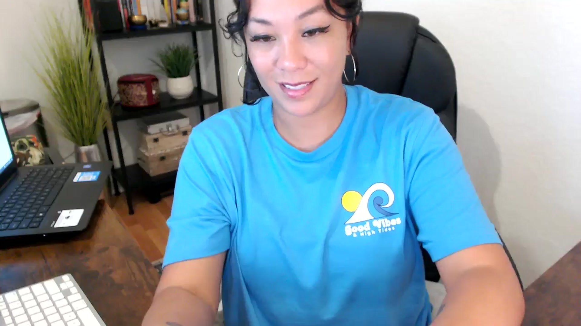 Gallery image thumbnail from MickaylaMinx's myfreecams stream on, 09/17/2024, 15:59 image 15 of 20