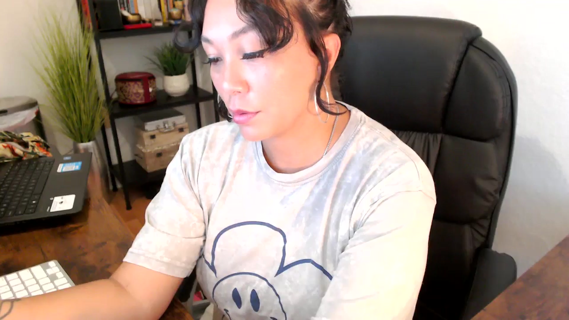 Gallery image thumbnail from MickaylaMinx's myfreecams stream on, 09/18/2024, 16:15 image 3 of 20