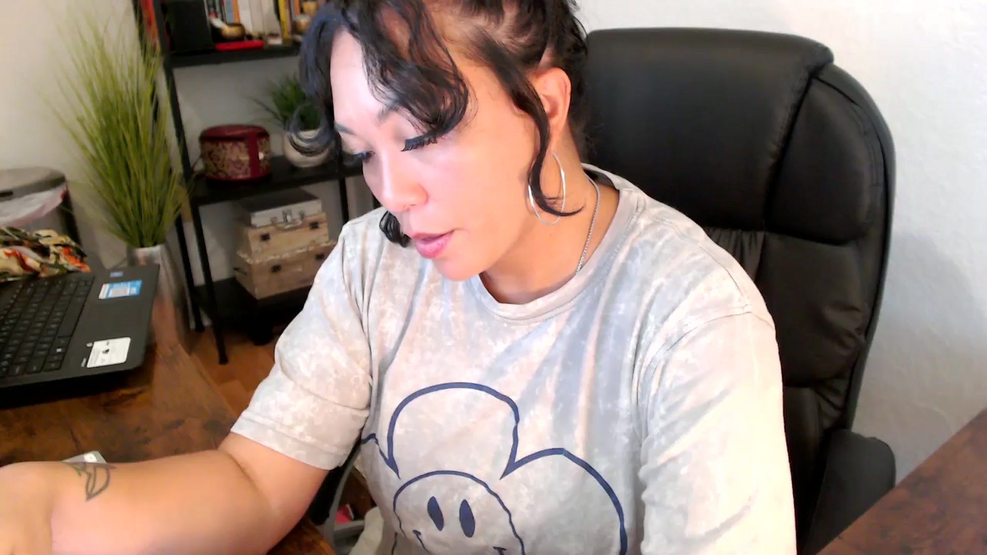 Gallery image thumbnail from MickaylaMinx's myfreecams stream on, 09/18/2024, 16:15 image 6 of 20