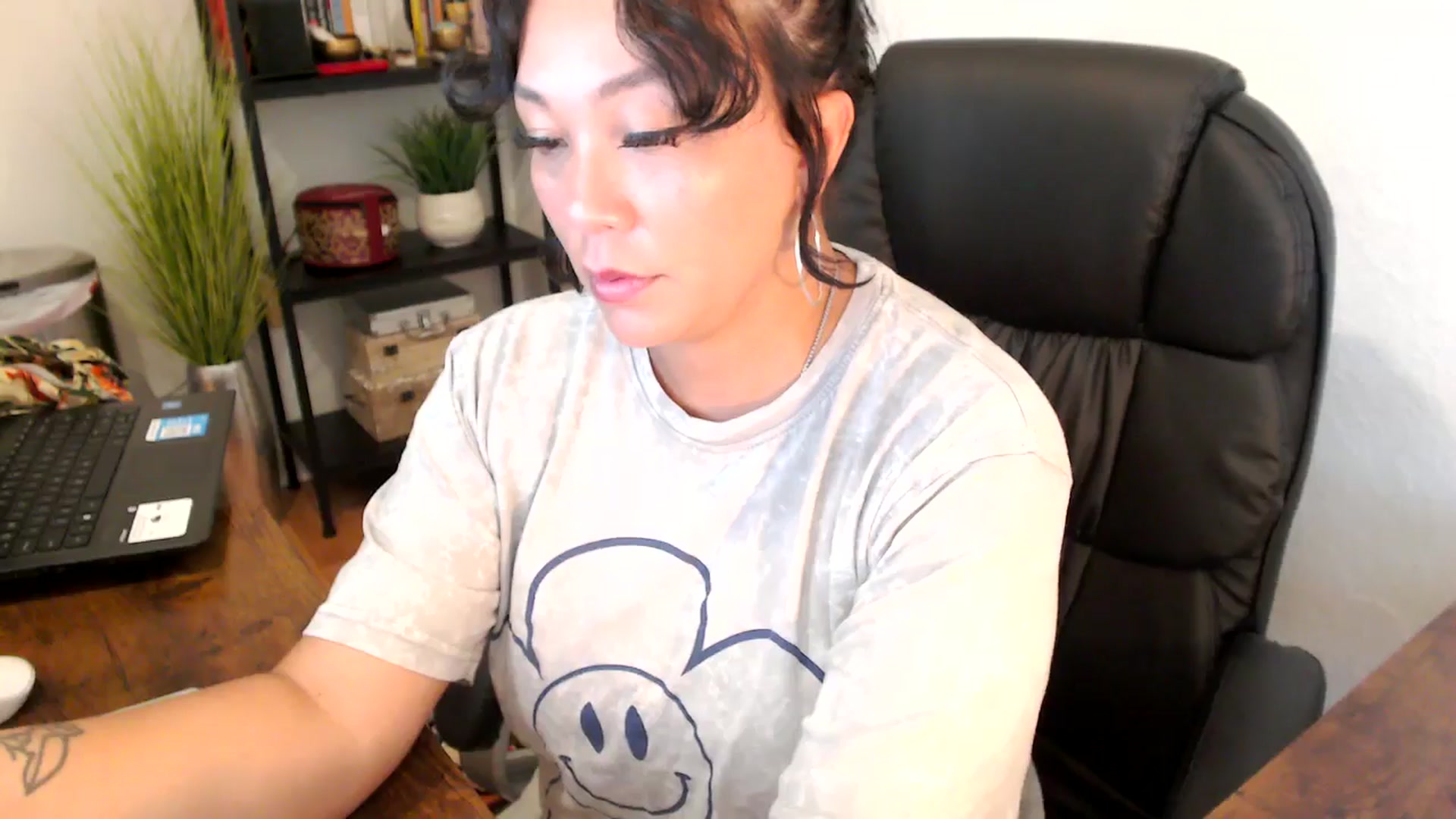 Gallery image thumbnail from MickaylaMinx's myfreecams stream on, 09/18/2024, 16:15 image 16 of 20