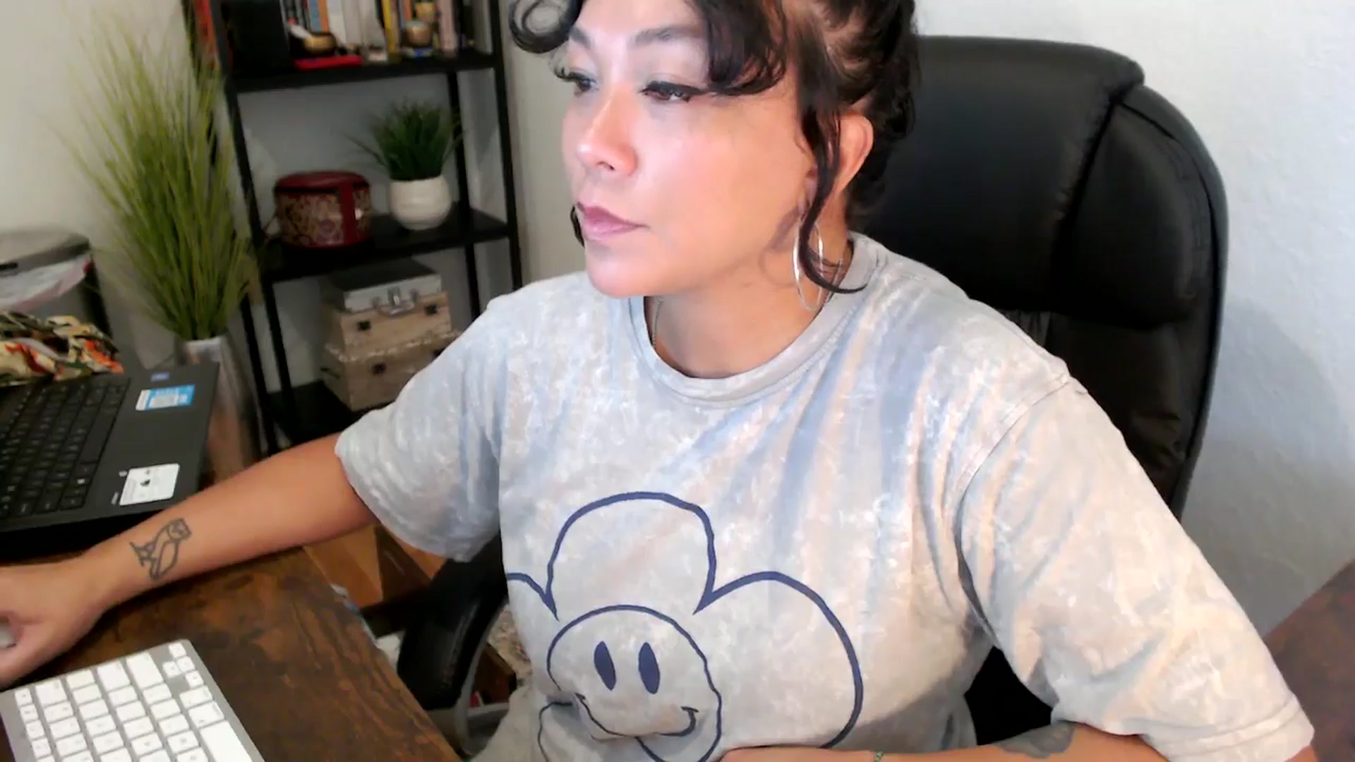 Gallery image thumbnail from MickaylaMinx's myfreecams stream on, 09/18/2024, 16:15 image 12 of 20