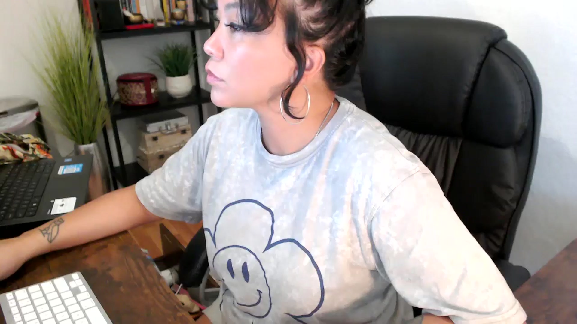 Gallery image thumbnail from MickaylaMinx's myfreecams stream on, 09/18/2024, 16:15 image 7 of 20