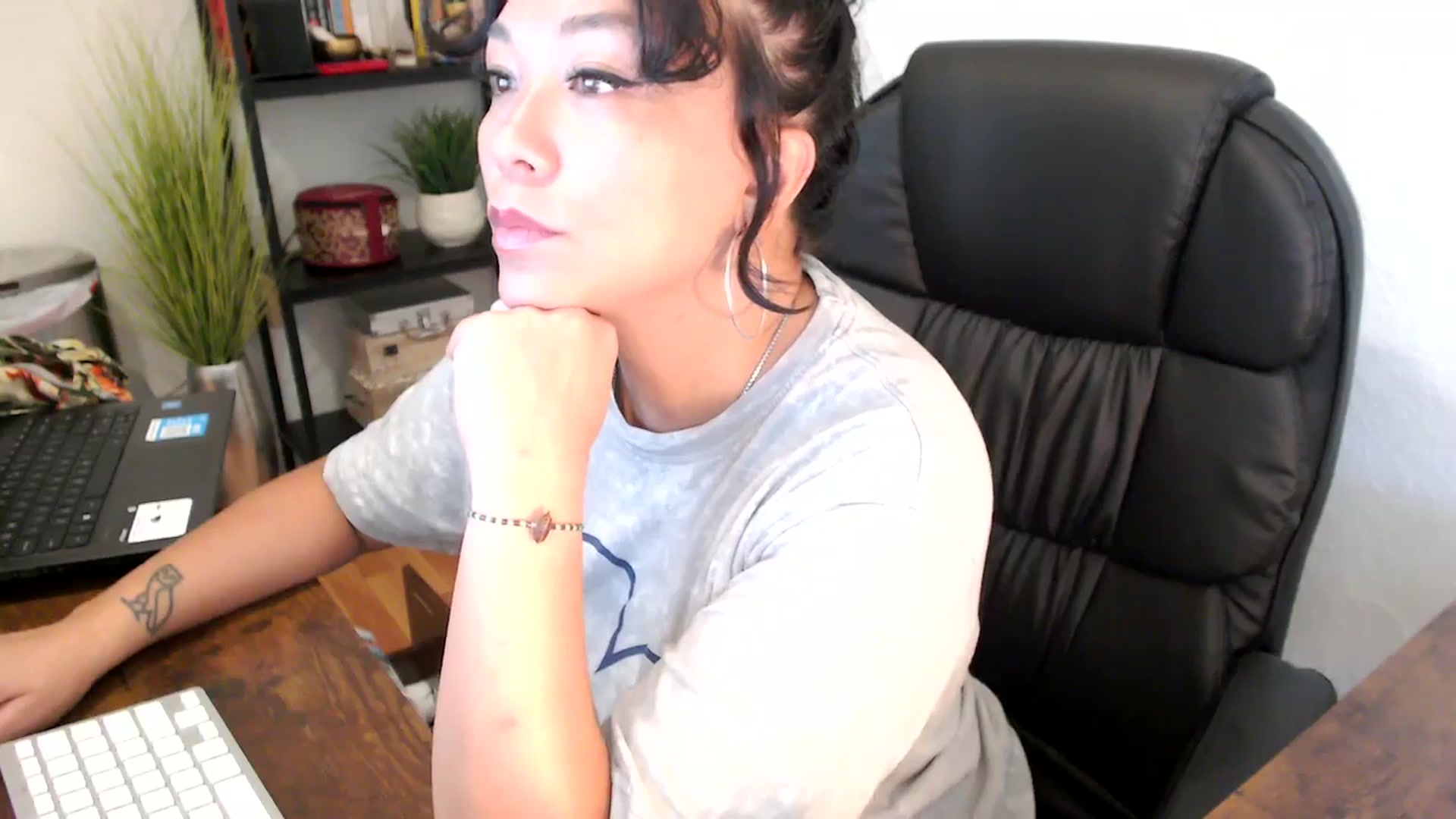 Gallery image thumbnail from MickaylaMinx's myfreecams stream on, 09/18/2024, 16:15 image 10 of 20