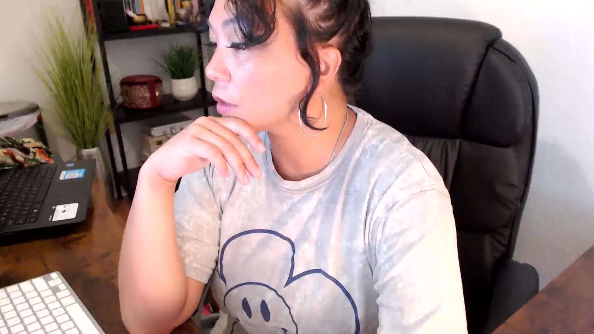Gallery image thumbnail from MickaylaMinx's myfreecams stream on, 09/18/2024, 16:15 image 5 of 20