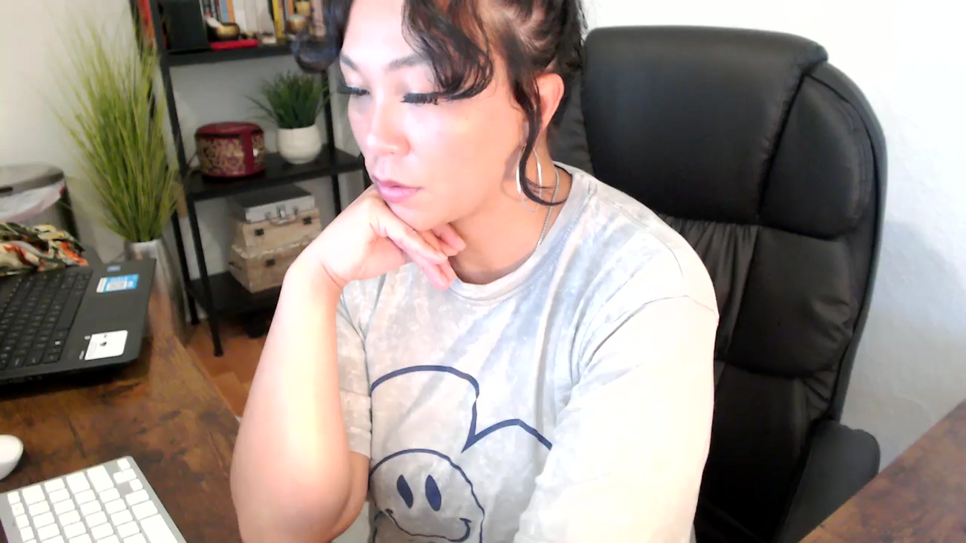 Gallery image thumbnail from MickaylaMinx's myfreecams stream on, 09/18/2024, 16:15 image 17 of 20