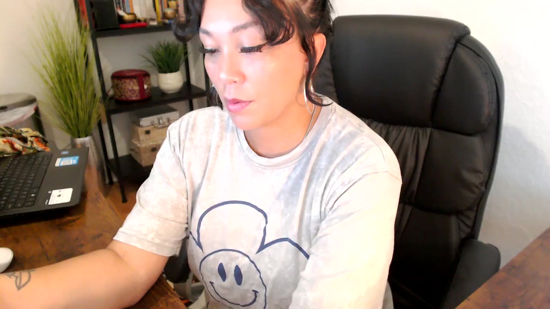 Gallery image thumbnail from MickaylaMinx's myfreecams stream on, 09/18/2024, 16:15 image 14 of 20