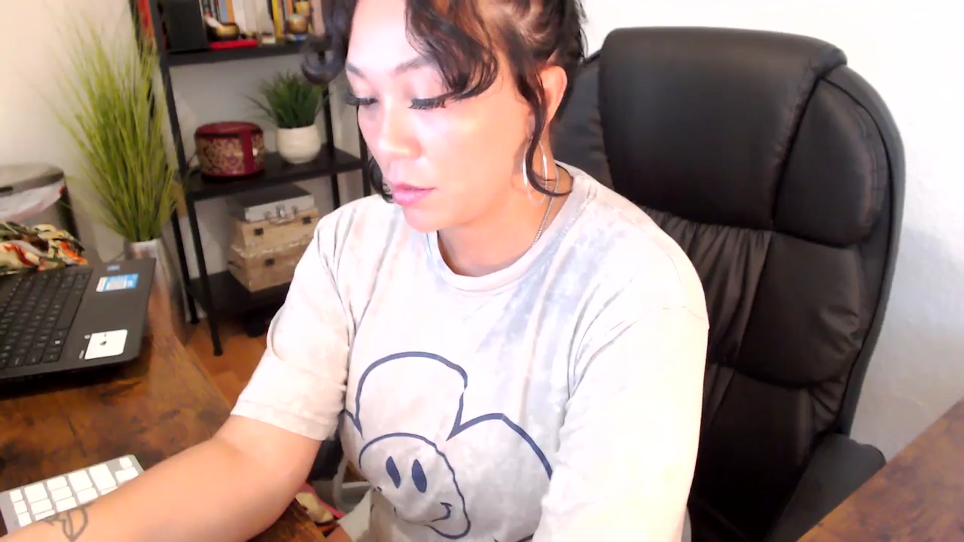 Gallery image thumbnail from MickaylaMinx's myfreecams stream on, 09/18/2024, 16:15 image 8 of 20