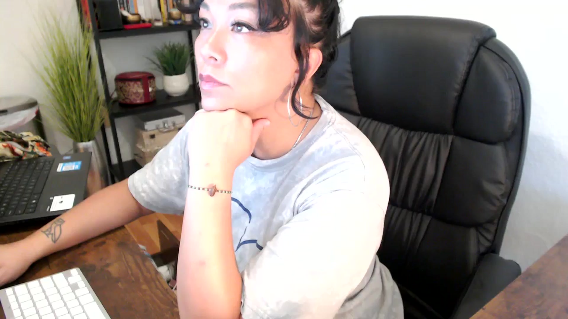 Gallery image thumbnail from MickaylaMinx's myfreecams stream on, 09/18/2024, 16:15 image 9 of 20