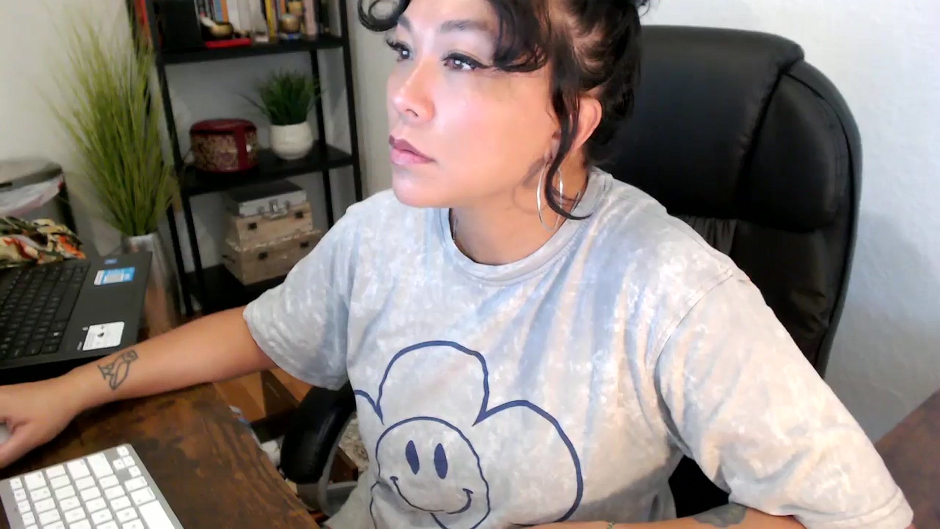 Gallery image thumbnail from MickaylaMinx's myfreecams stream on, 09/18/2024, 16:15 image 13 of 20