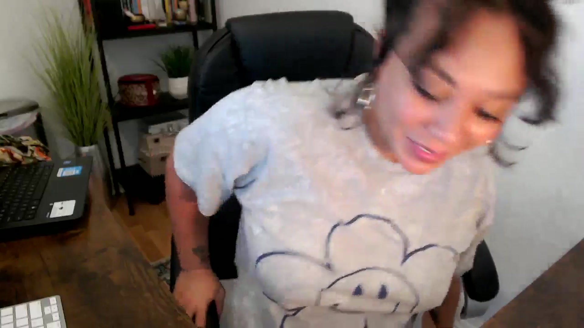 Gallery image thumbnail from MickaylaMinx's myfreecams stream on, 09/18/2024, 19:23 image 20 of 20